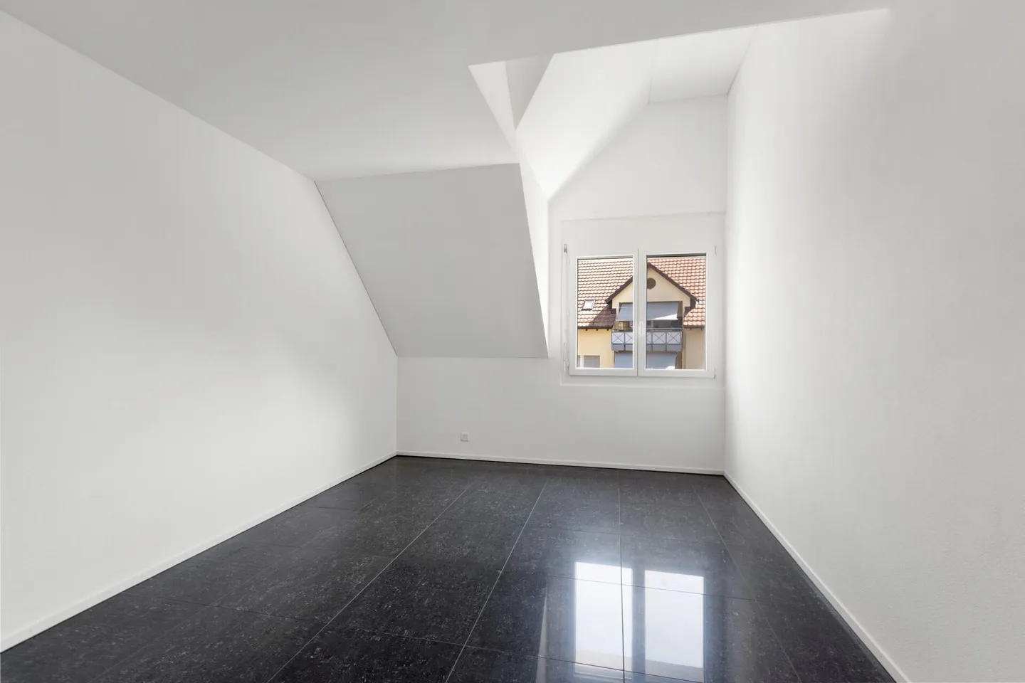 Appartement en duplex de 5 ½ pièces avec beaucoup d'espace pour vivre et se sentir bien ! - Photo 3 sur 14
