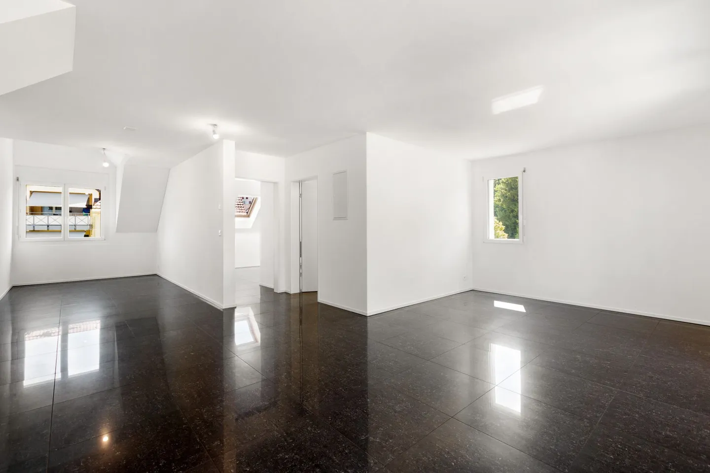Appartement en duplex de 5 ½ pièces avec beaucoup d'espace pour vivre et se sentir bien ! - Photo 4 sur 14