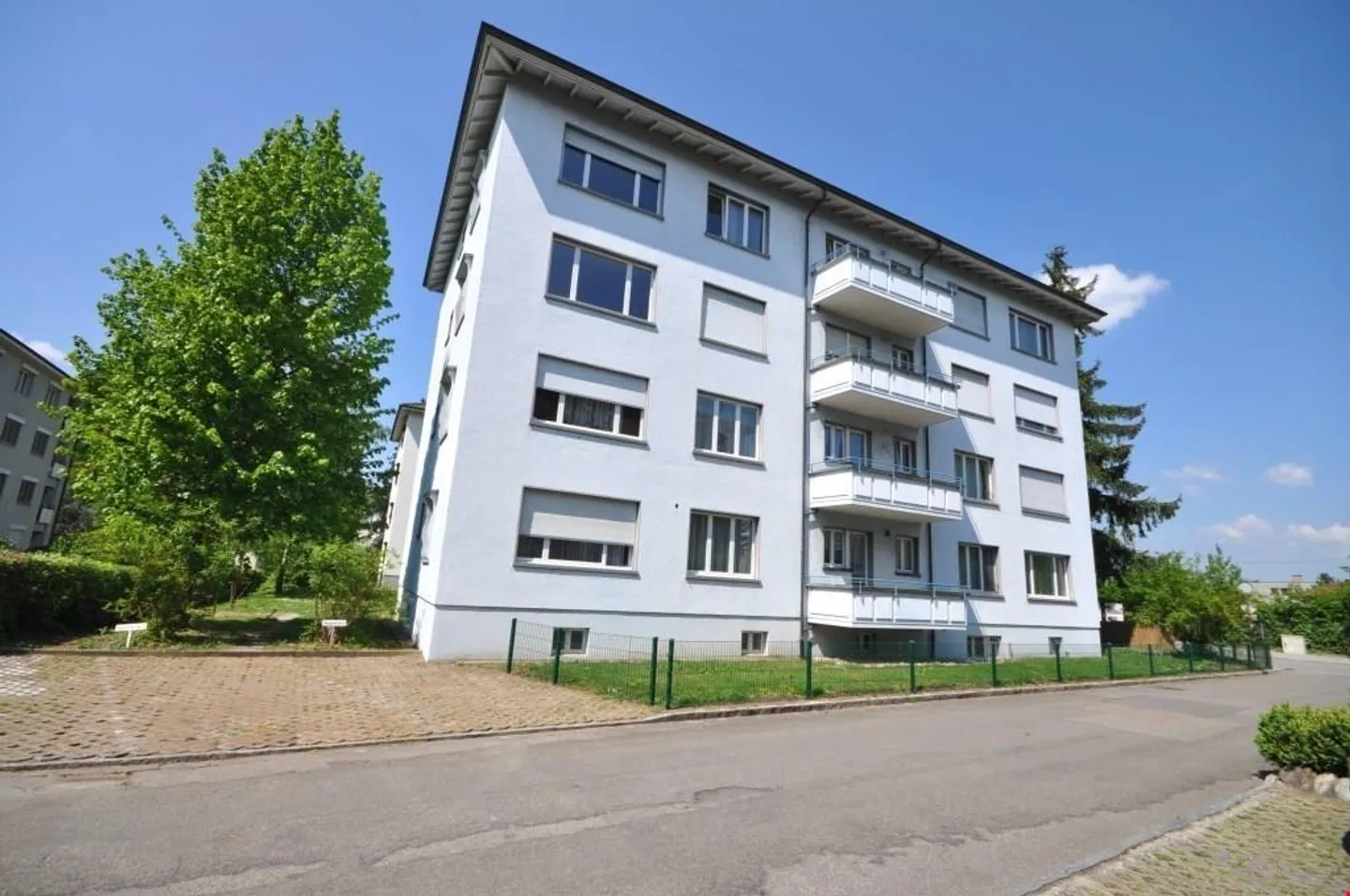 2-Zimmer-Wohnung mit Balkon an attraktiver Lage in Muttenz - Photo 1 of 6