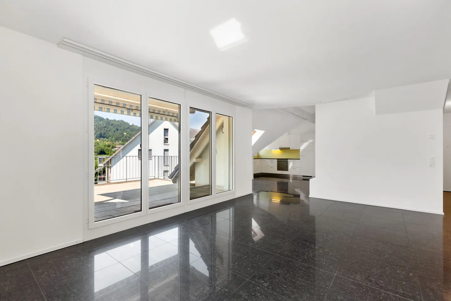 Appartement en duplex de 5 ½ pièces avec beaucoup d'espace pour vivre et se sentir bien ! - Photo 7 sur 14