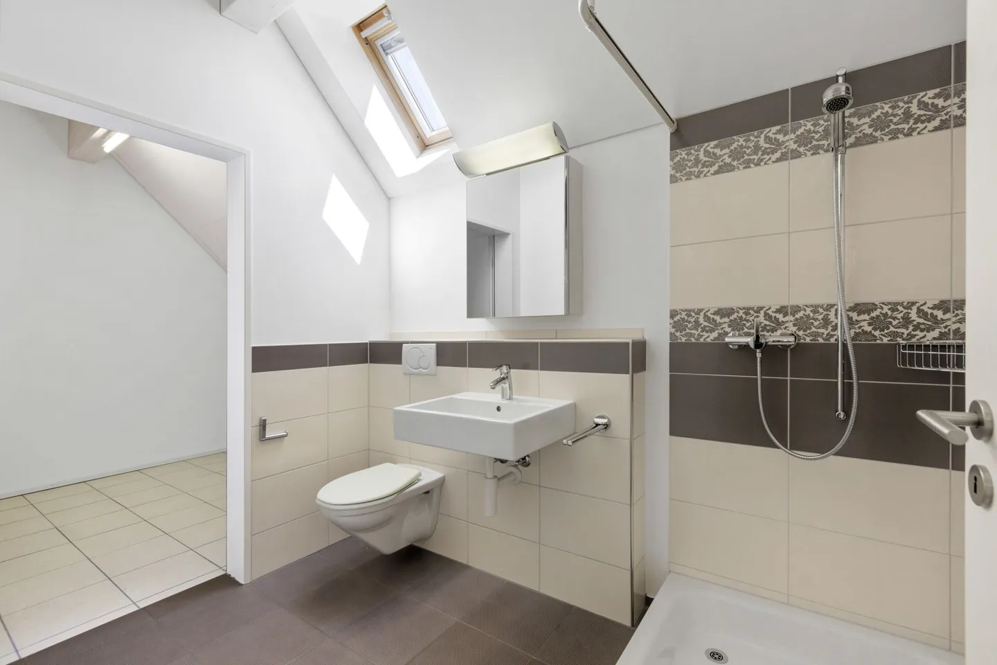 Appartement en duplex de 5 ½ pièces avec beaucoup d'espace pour vivre et se sentir bien ! - Photo 12 sur 14