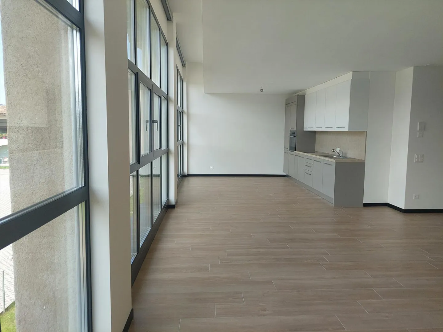 APPARTEMENT SPACIEUX COMPLÈTEMENT RÉNOVÉ - Photo 7 sur 30