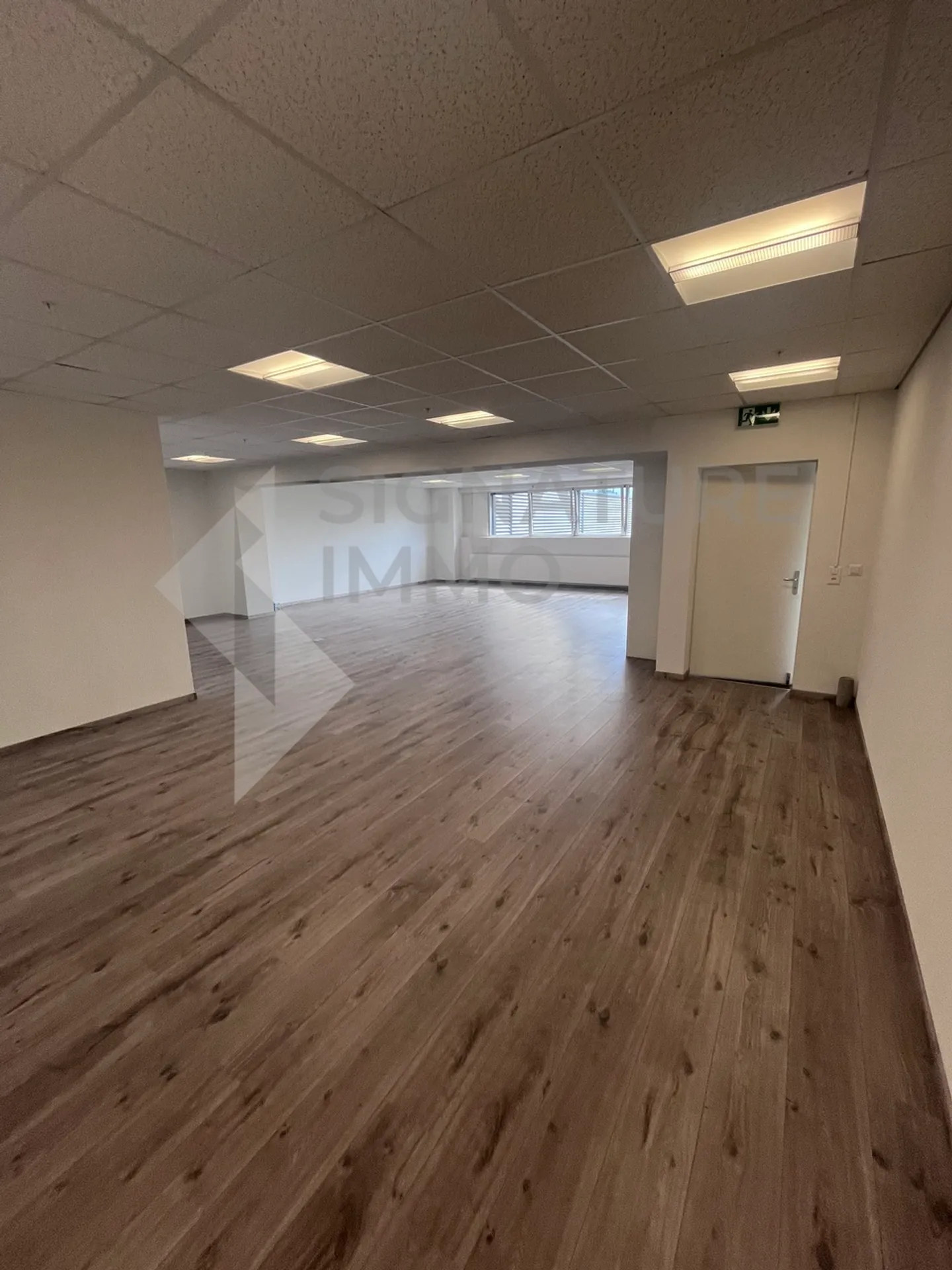 À louer - Rare sur le marché ! Local commercial polyvalent de 594 m² - Photo 5 sur 23