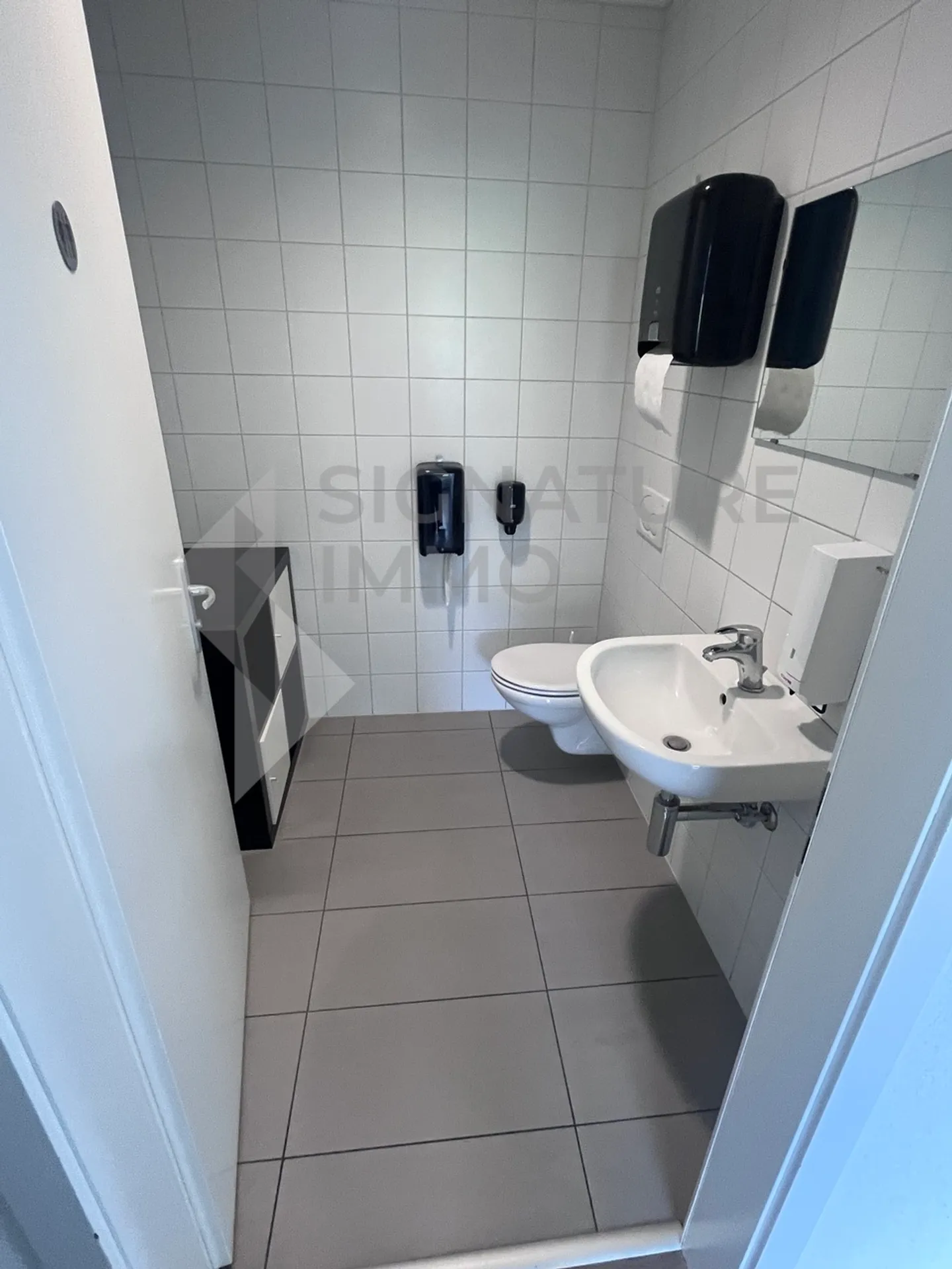 À louer - Rare sur le marché ! Local commercial polyvalent de 594 m² - Photo 15 sur 23