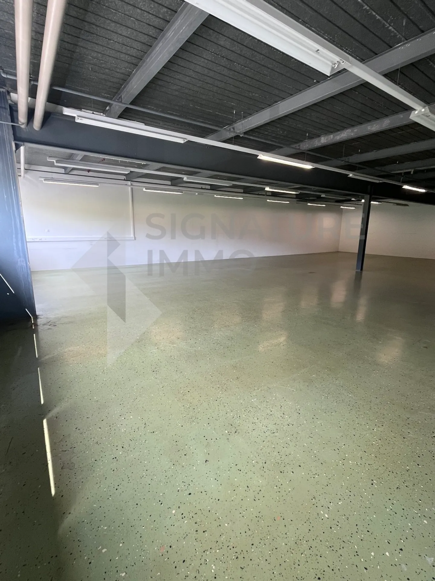 À louer - Rare sur le marché ! Local commercial polyvalent de 594 m² - Photo 23 sur 23