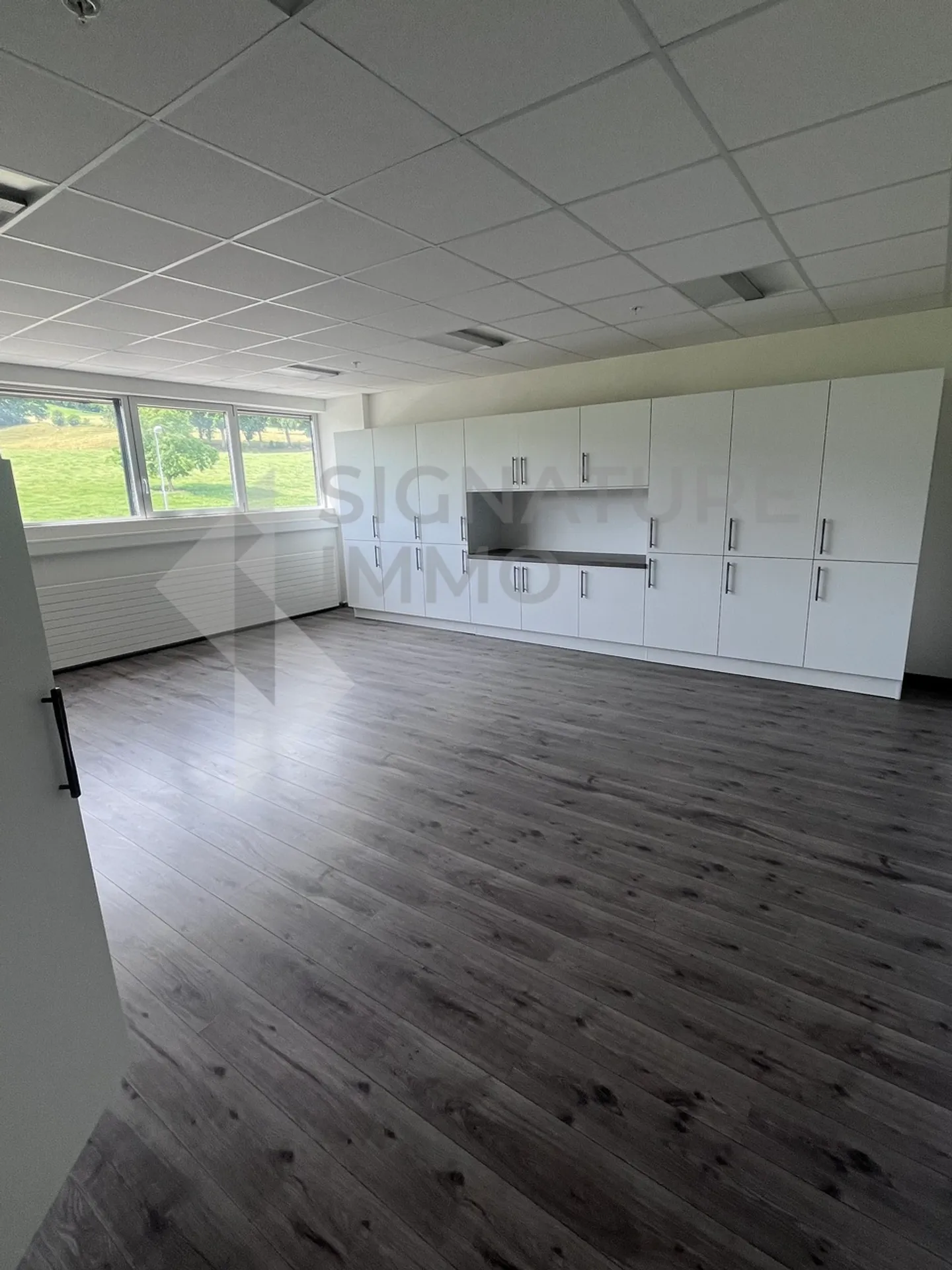 À louer - Rare sur le marché ! Local commercial polyvalent de 594 m² - Photo 18 sur 23