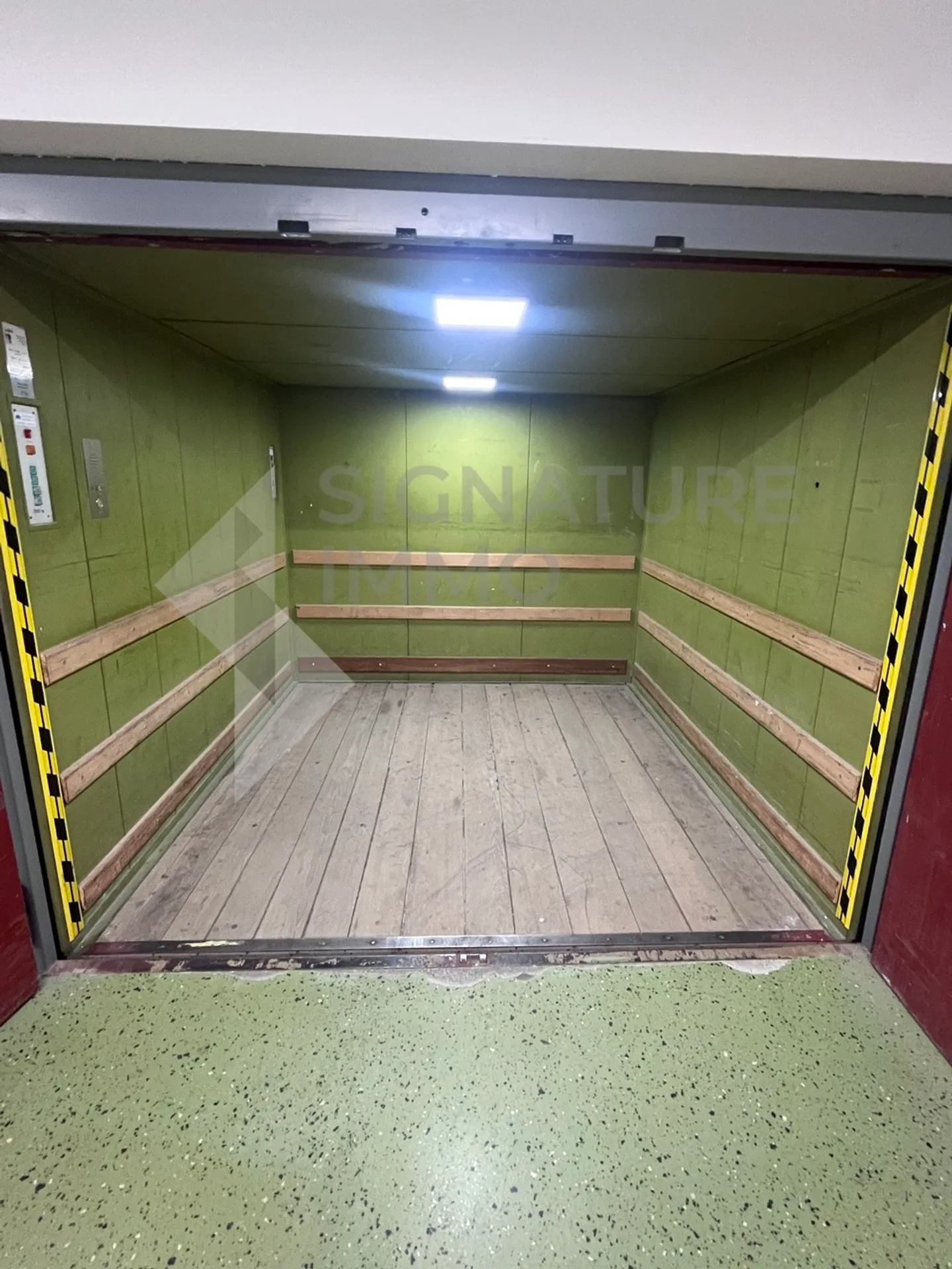 À louer - Rare sur le marché ! Local commercial polyvalent de 594 m² - Photo 19 sur 23