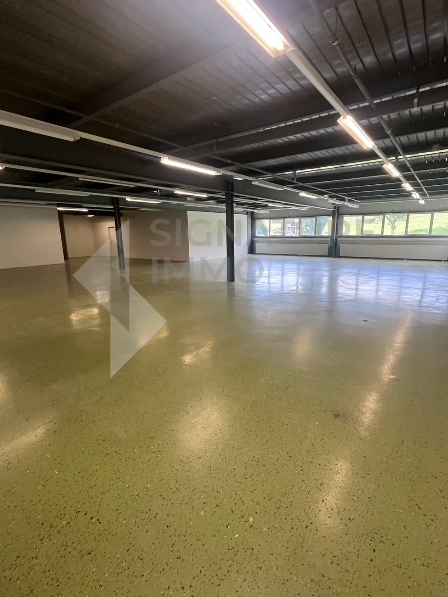 À louer - Rare sur le marché ! Local commercial polyvalent de 594 m² - Photo 20 sur 23