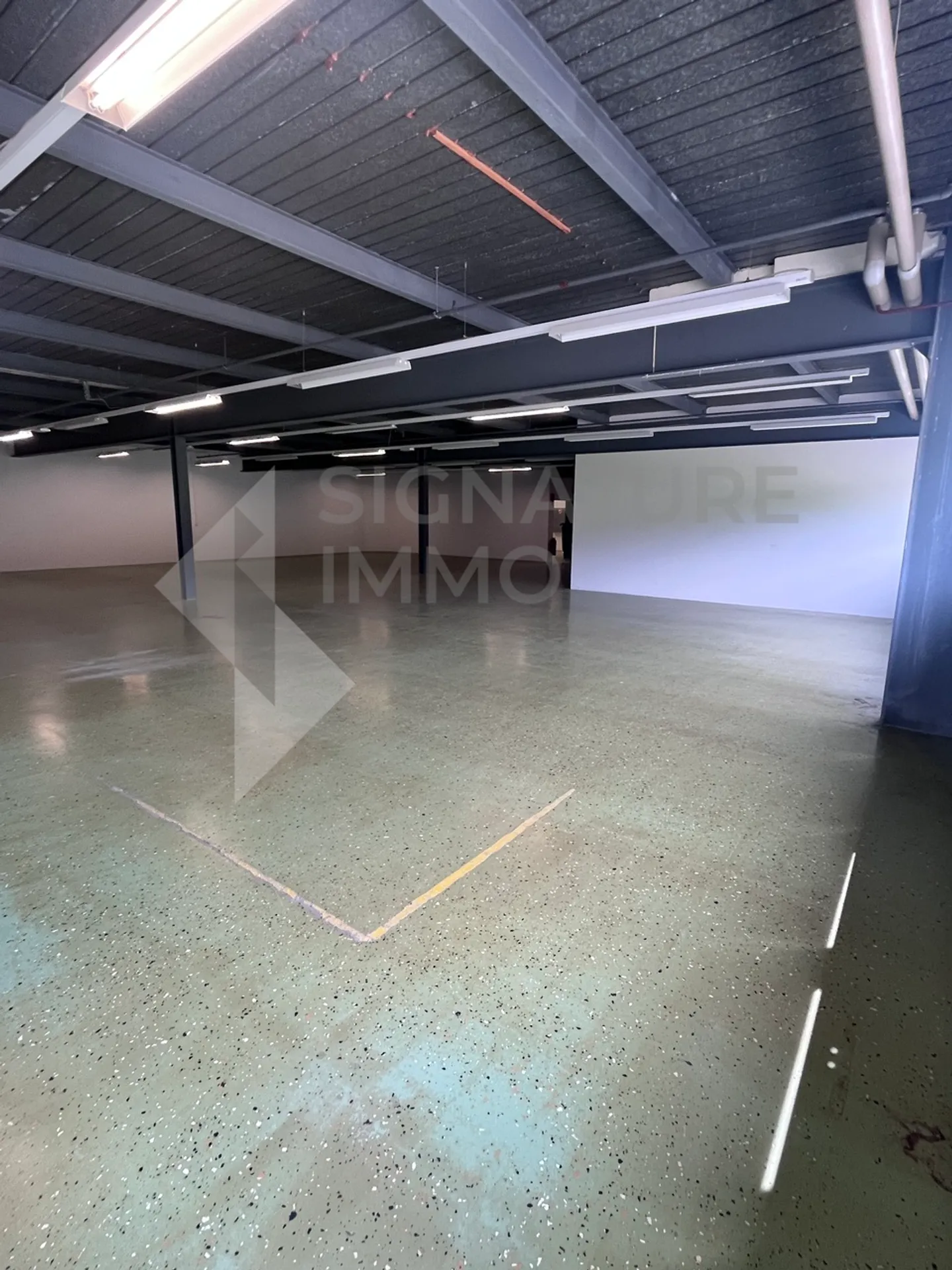 À louer - Rare sur le marché ! Local commercial polyvalent de 594 m² - Photo 21 sur 23