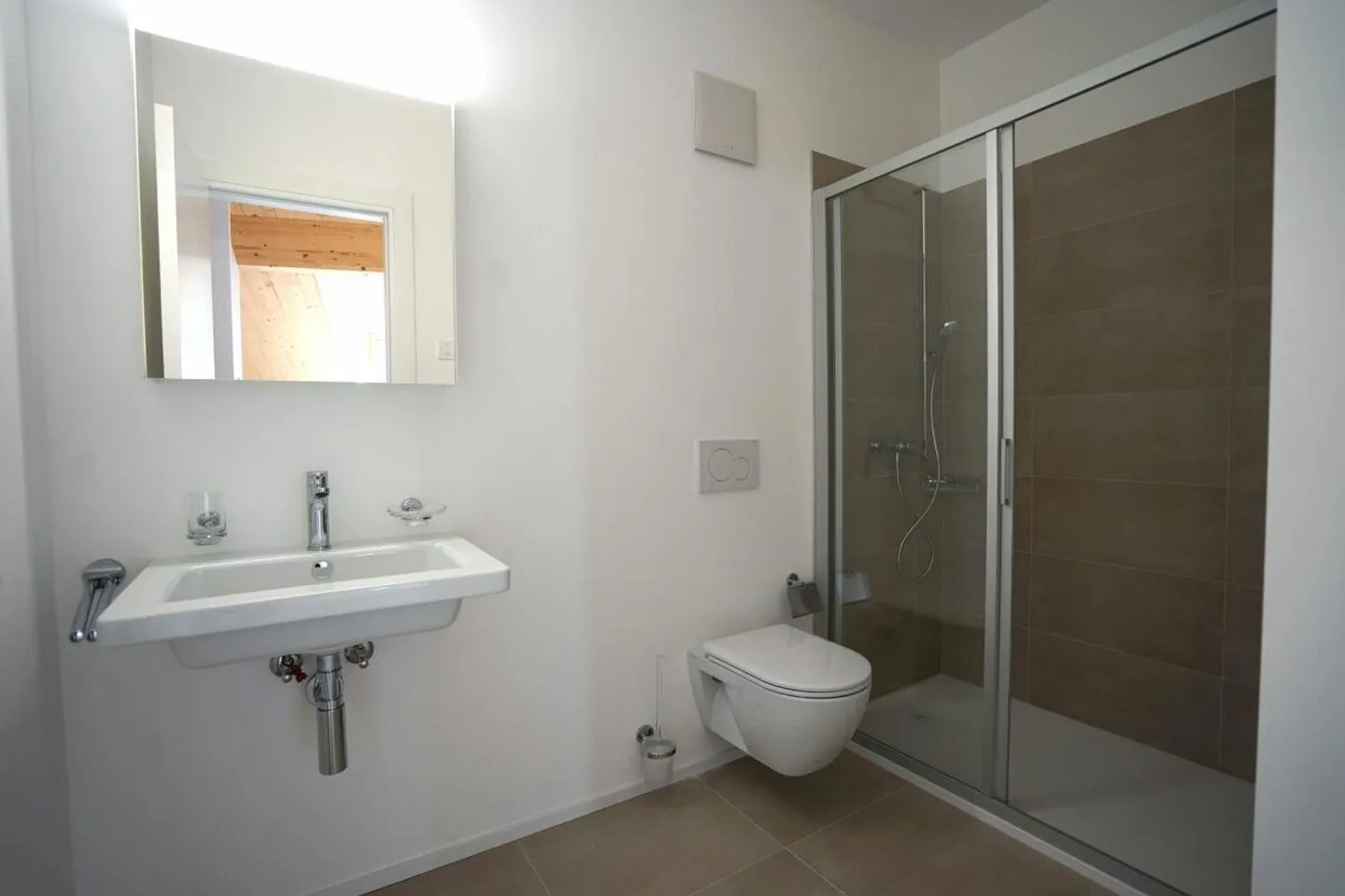Bellissimo e nuovo attico con 3,5 stanze - Foto 5 di 8