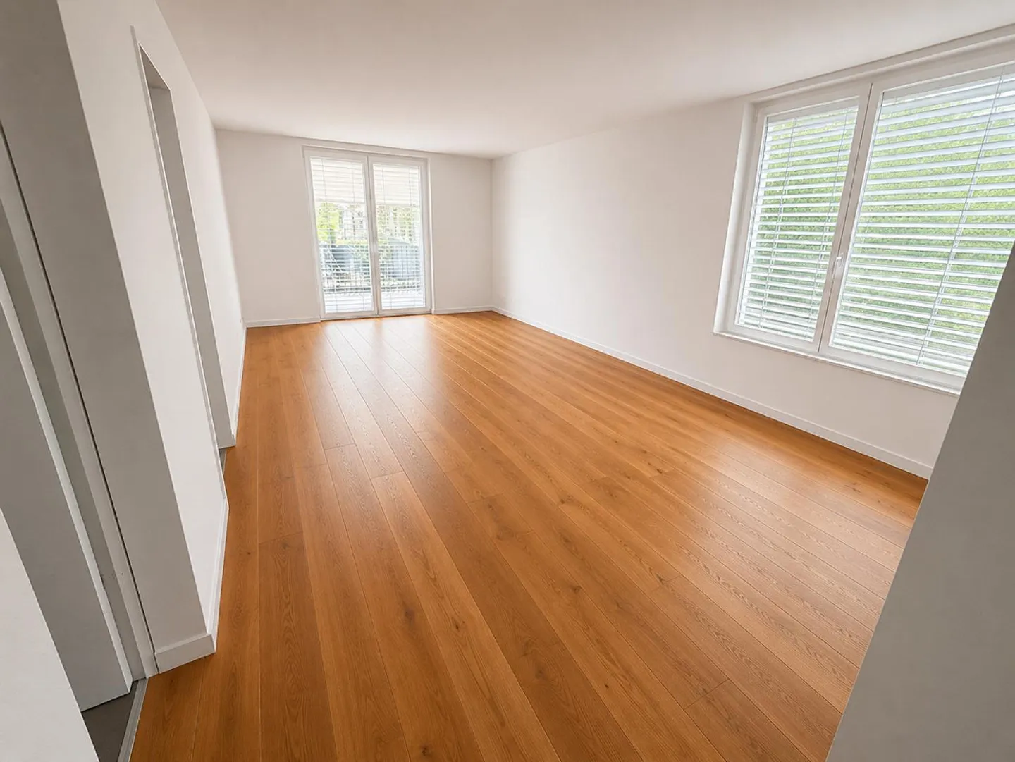 Moderne 2.5-Zimmer-Wohnung mit Aussicht - Foto 1 von 7