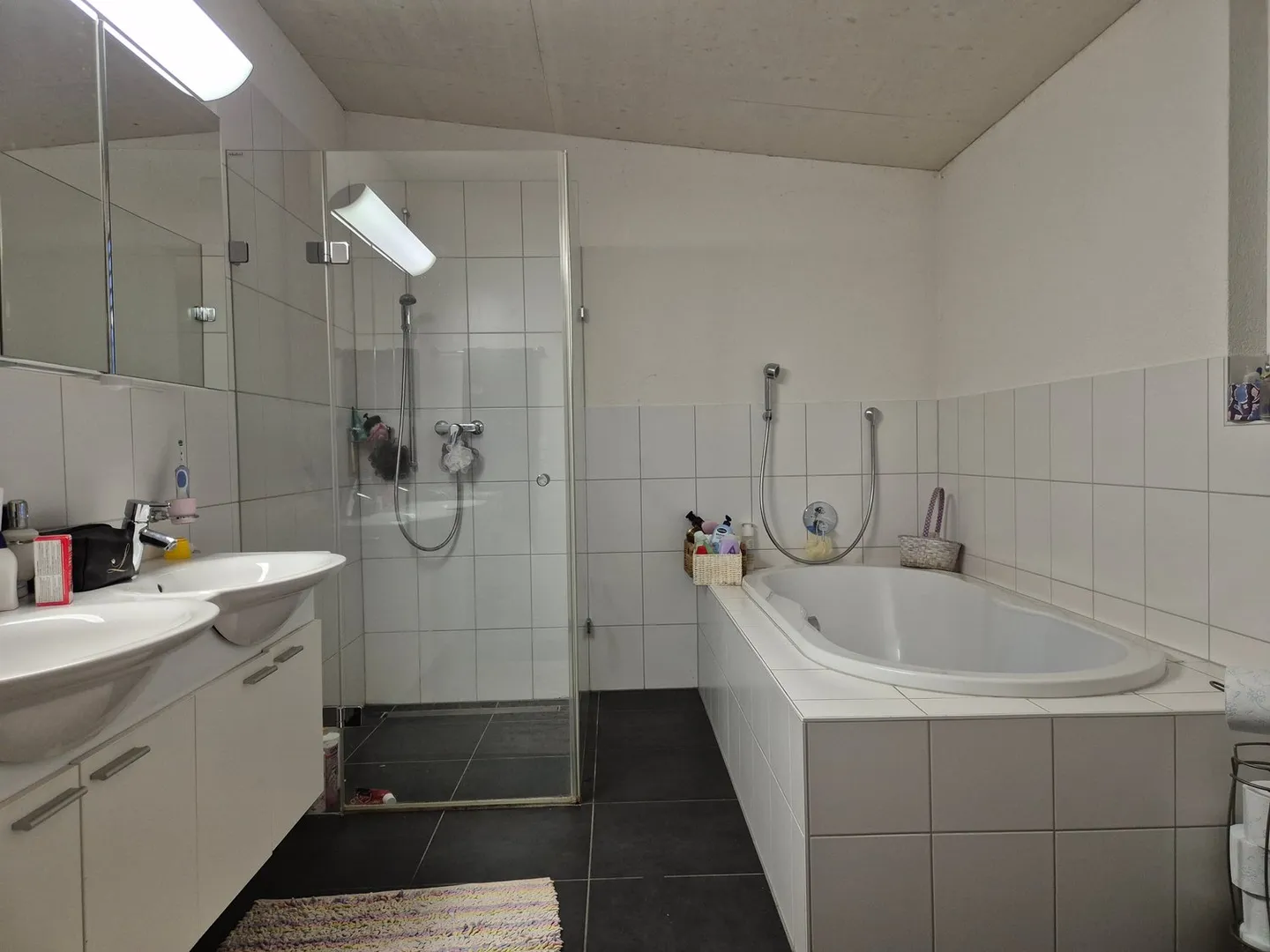 Geräumiges Penthouse mit Balkon - Foto 4 von 8