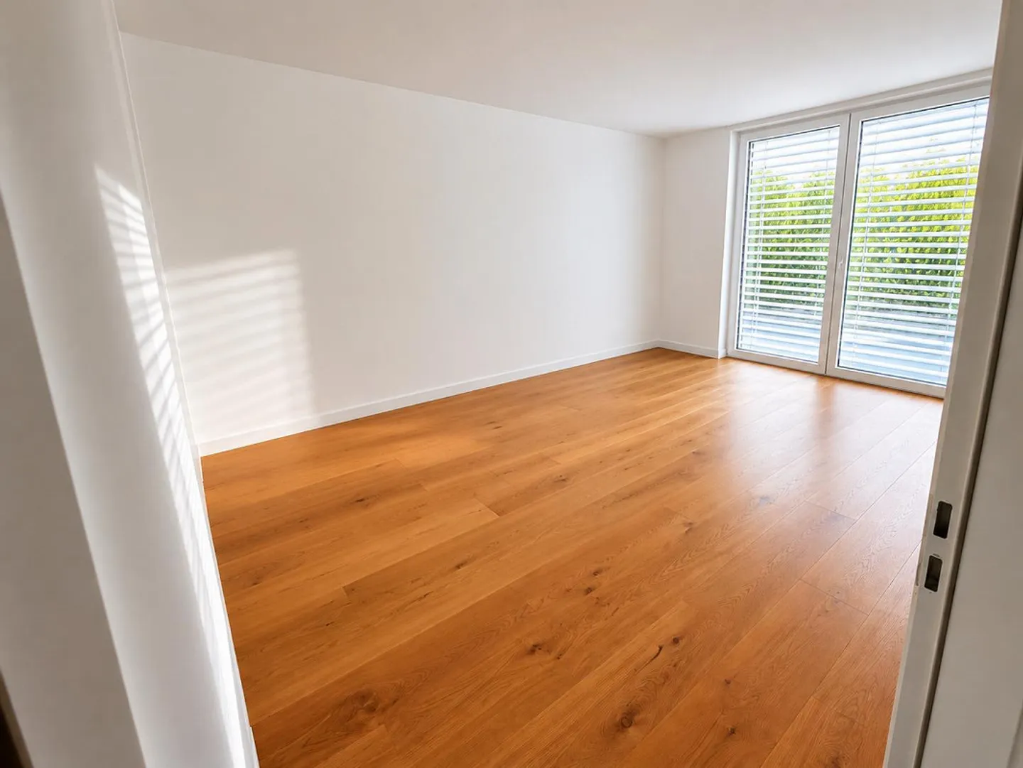 Moderne 2.5-Zimmer-Wohnung mit Aussicht - Foto 2 von 7