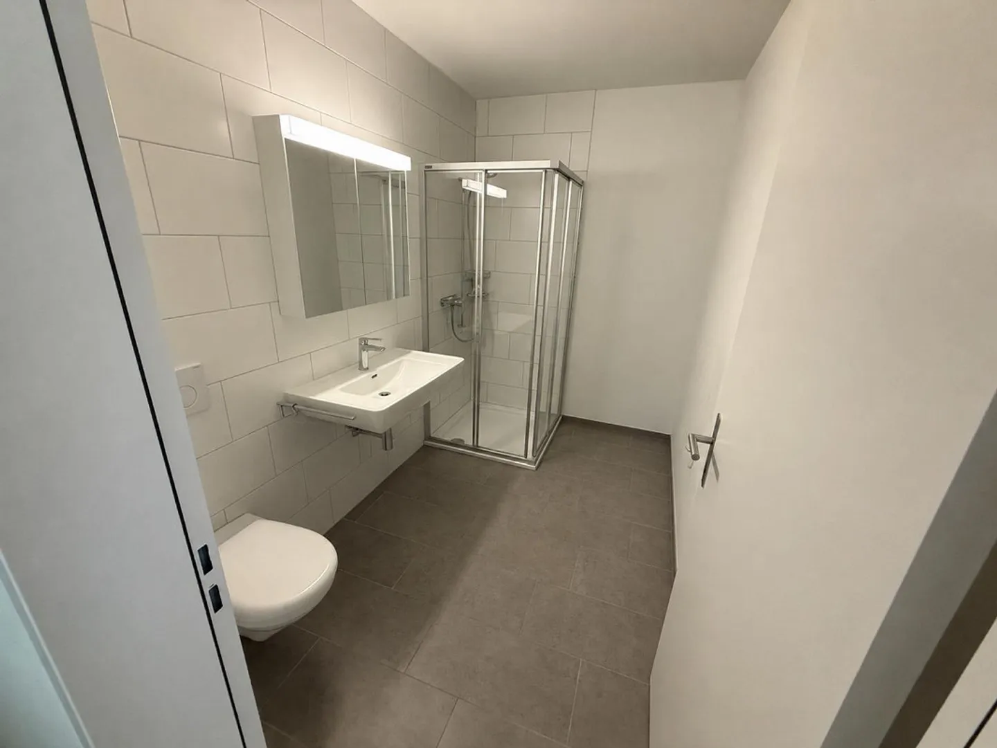 Moderne 2.5-Zimmer-Wohnung mit Aussicht - Foto 4 von 7