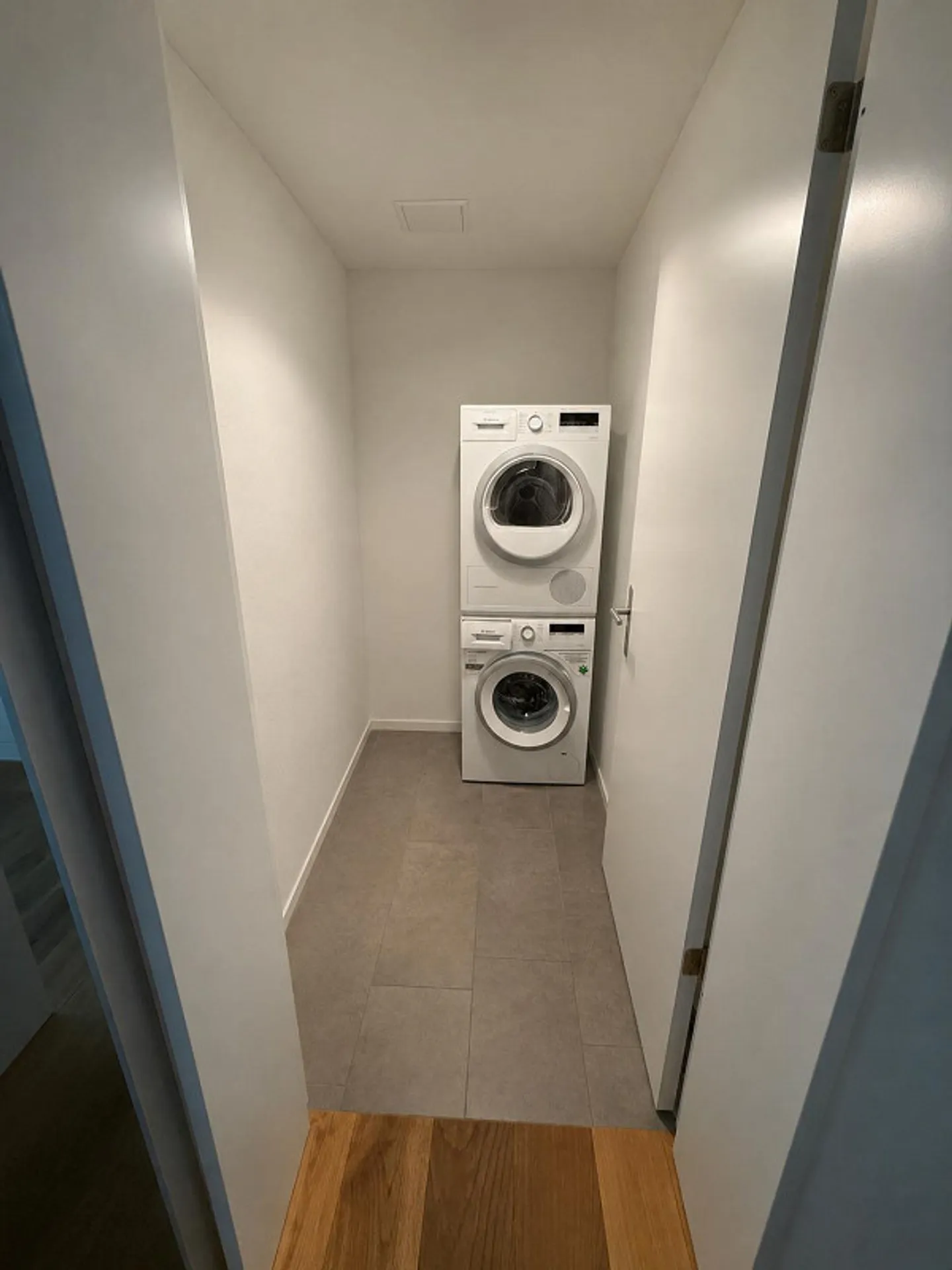 Moderne 2.5-Zimmer-Wohnung mit Aussicht - Foto 6 von 7