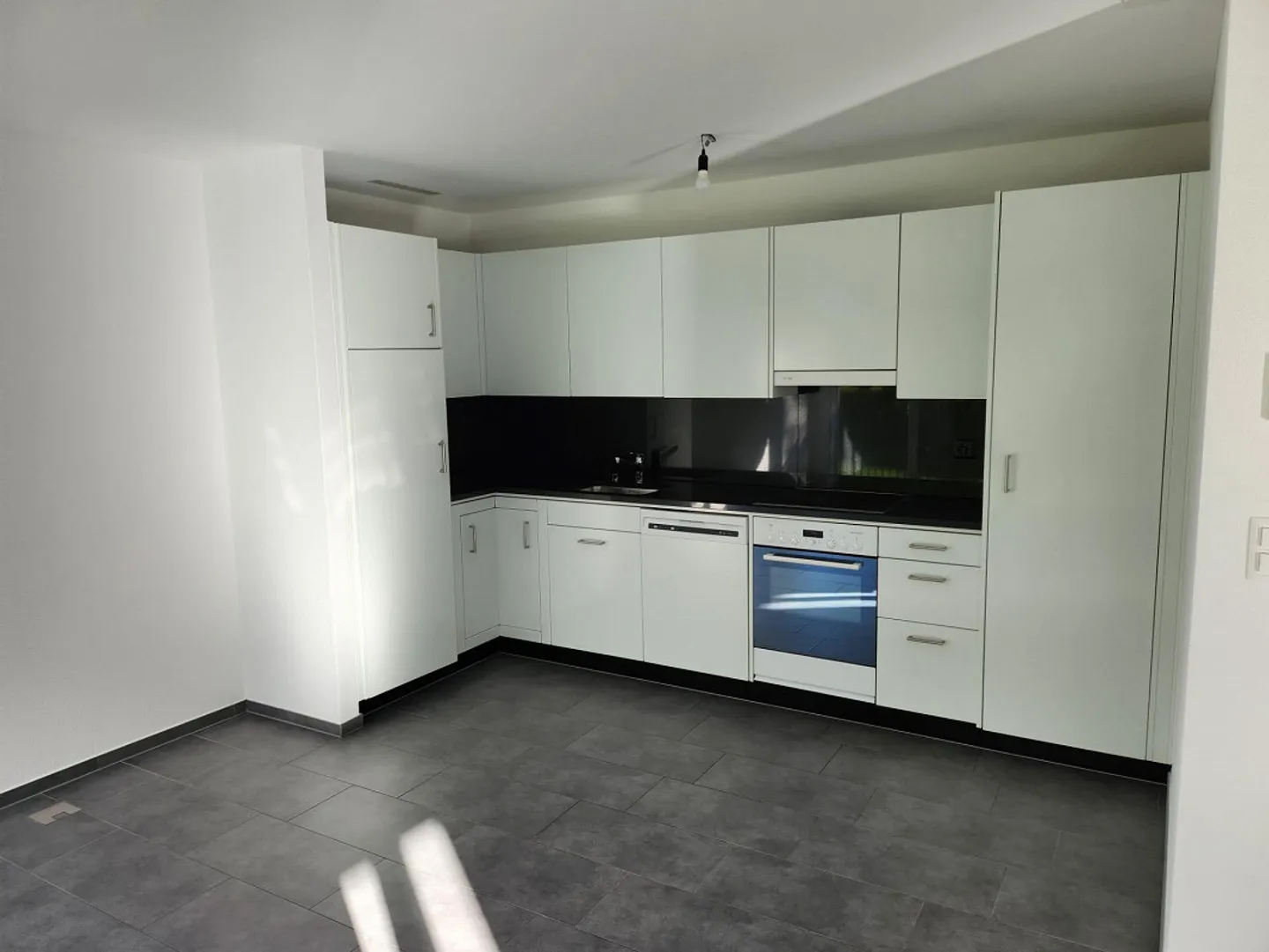 Beautiful, bright 2.5-room apartment in the Five Villages district - Photo 2 of 11