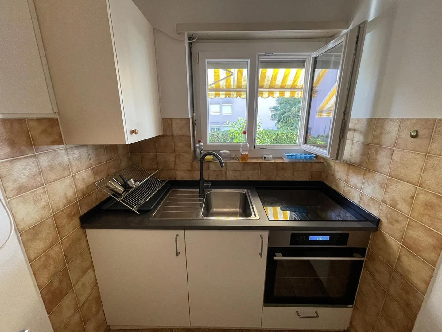 KOMFORTABLES 2.5- ZIMMER-APARTMENT IN ZENTRALER LAGE - Foto 10 von 11