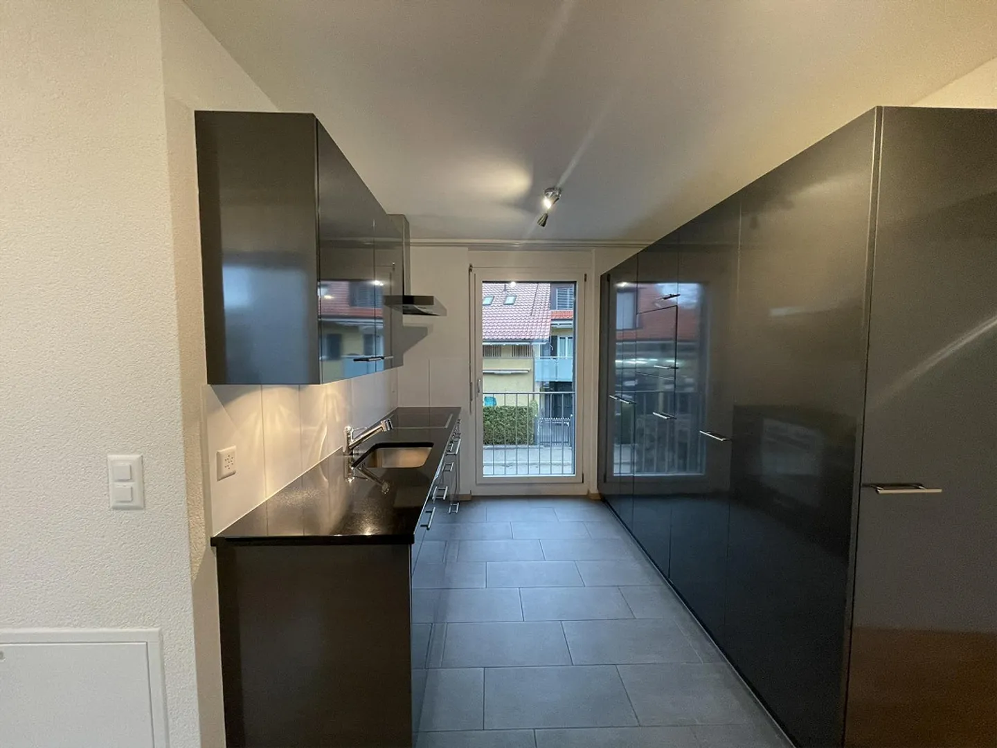 Moderno appartamento di 2,5 stanze con due balconi coperti - Foto 8 di 10