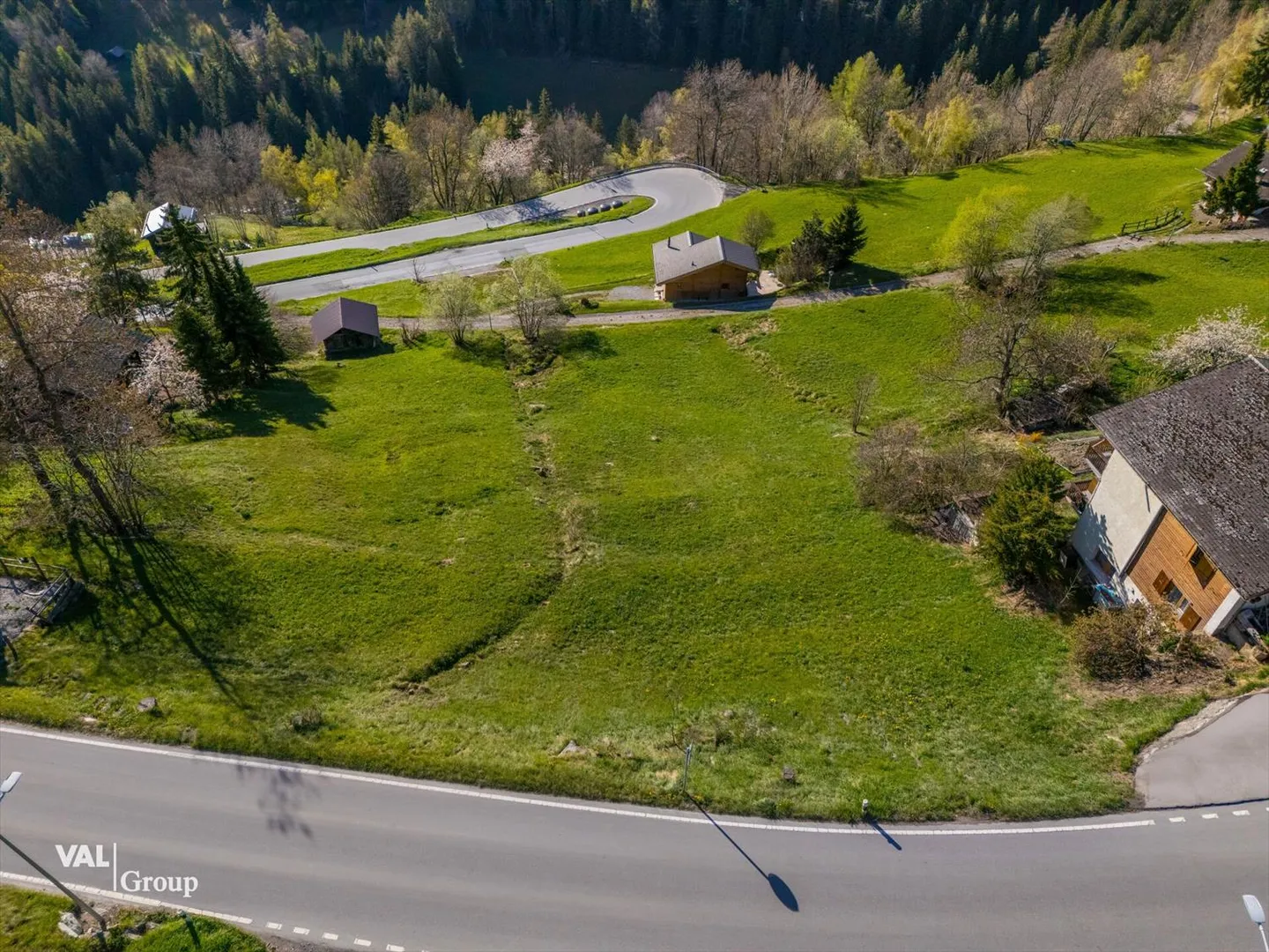 Terrain de construction unique à l'entrée de Grimentz, emplacement stratégique et potentiel exceptionnel - Photo 4 sur 6