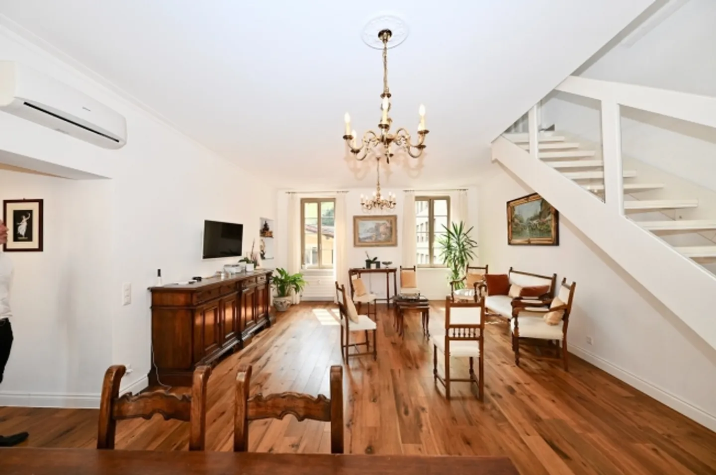 Elegant Duplex Penthouse in the Heart of Lugano - Photo 4 of 15