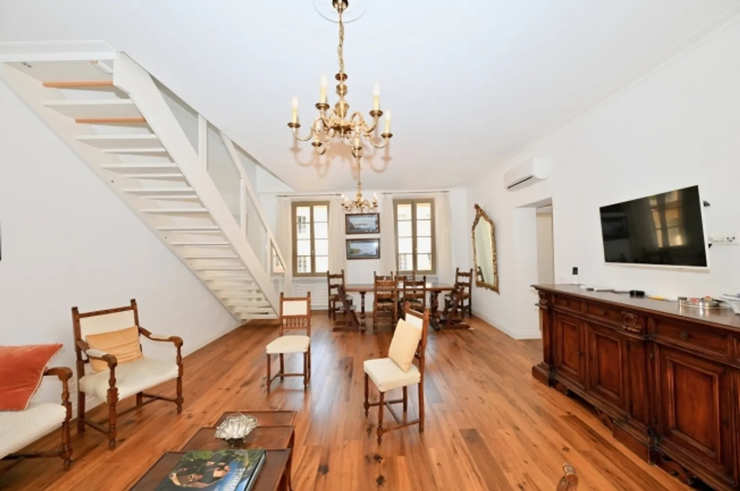 Elegant Duplex Penthouse in the Heart of Lugano - Photo 5 of 15