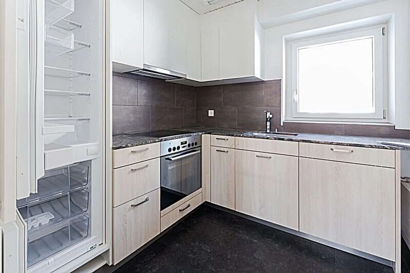 3 Room Apartment - Photo 3 of 10