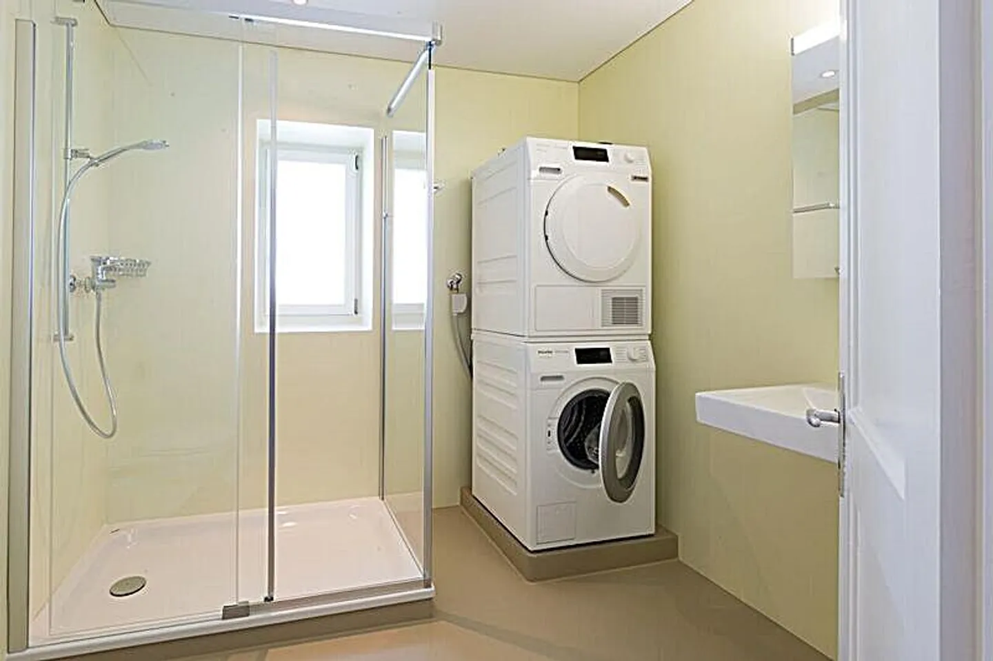 3 Room Apartment - Photo 4 of 10