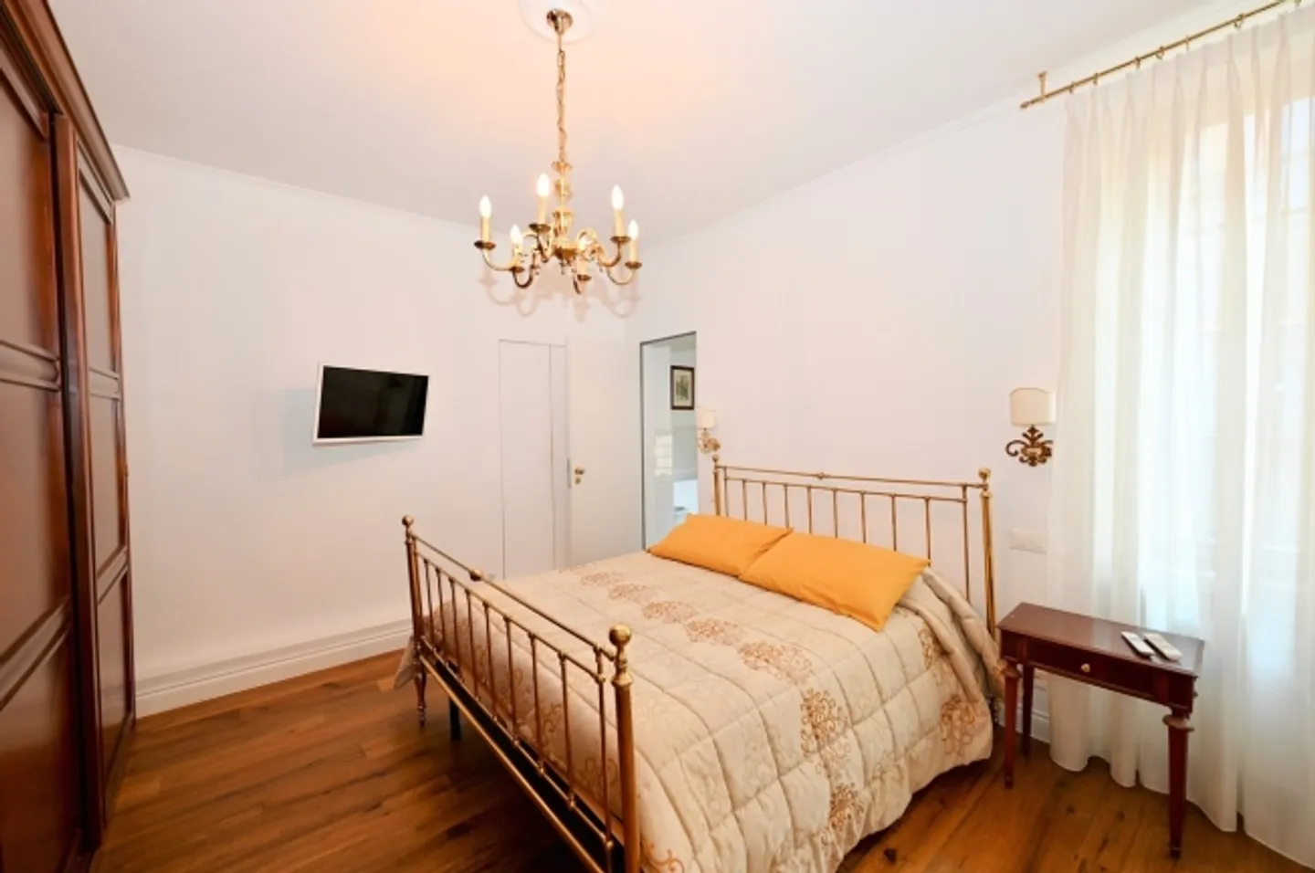 Elegant Duplex Penthouse in the Heart of Lugano - Photo 8 of 15