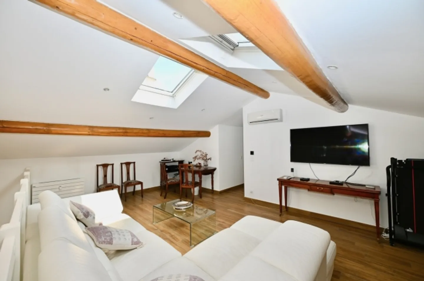 Elegant Duplex Penthouse in the Heart of Lugano - Photo 12 of 15