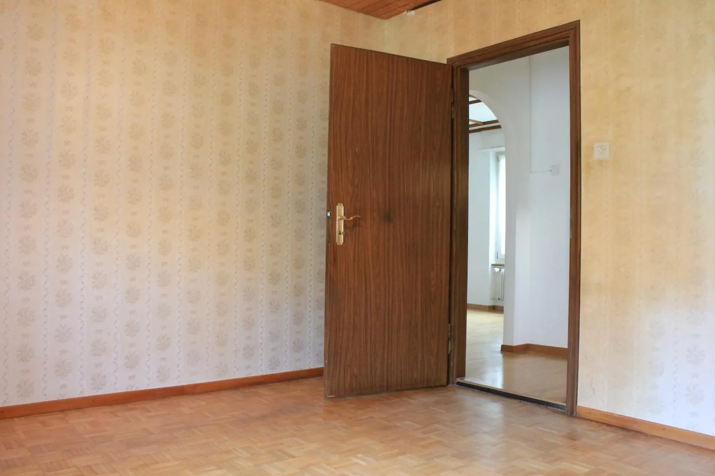 Charming Family Home in Quiet Area - Photo 8 of 17