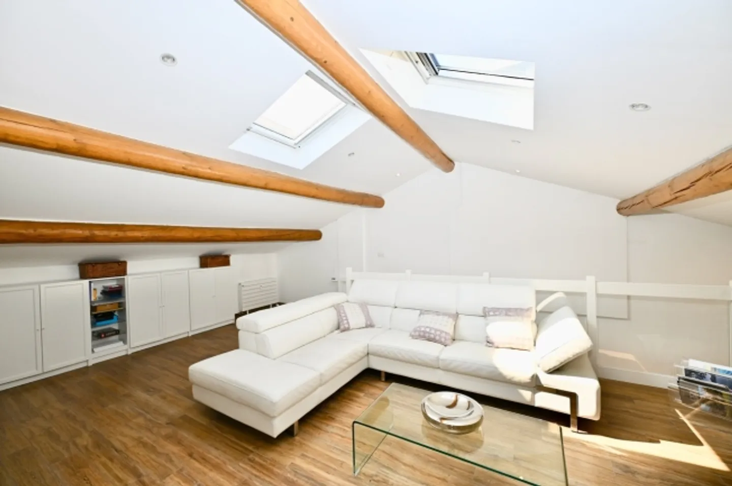 Elegant Duplex Penthouse in the Heart of Lugano - Photo 13 of 15