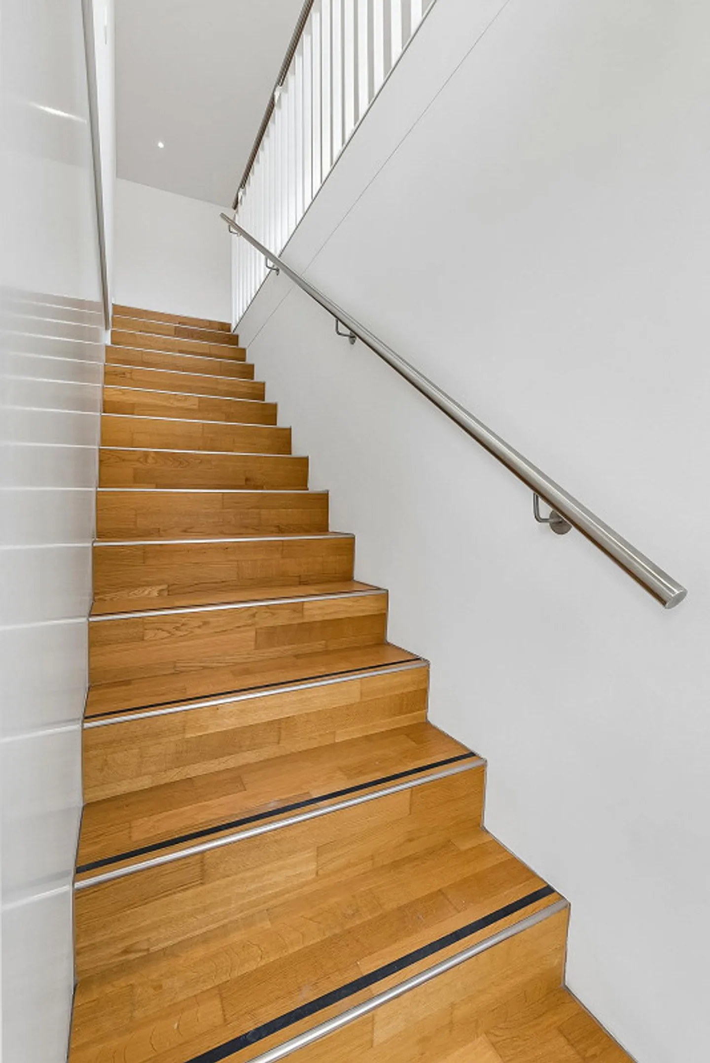 4.5 Room Maisonette Apartment in a Central Location in Rorschach - Photo 9 of 16