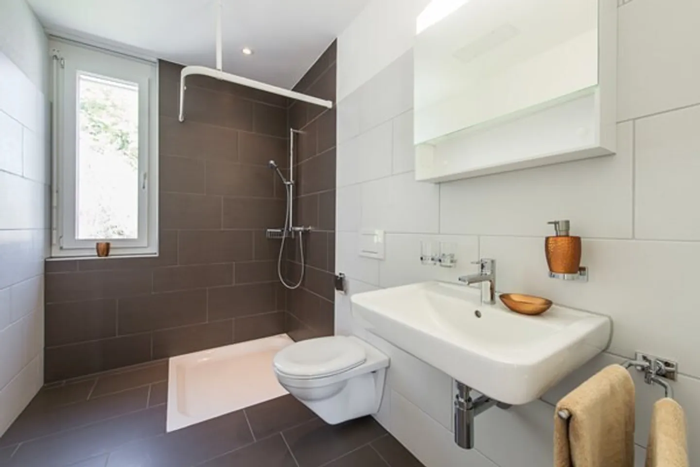 Beautiful penthouse apartment with a view of greenery! - Photo 5 of 7