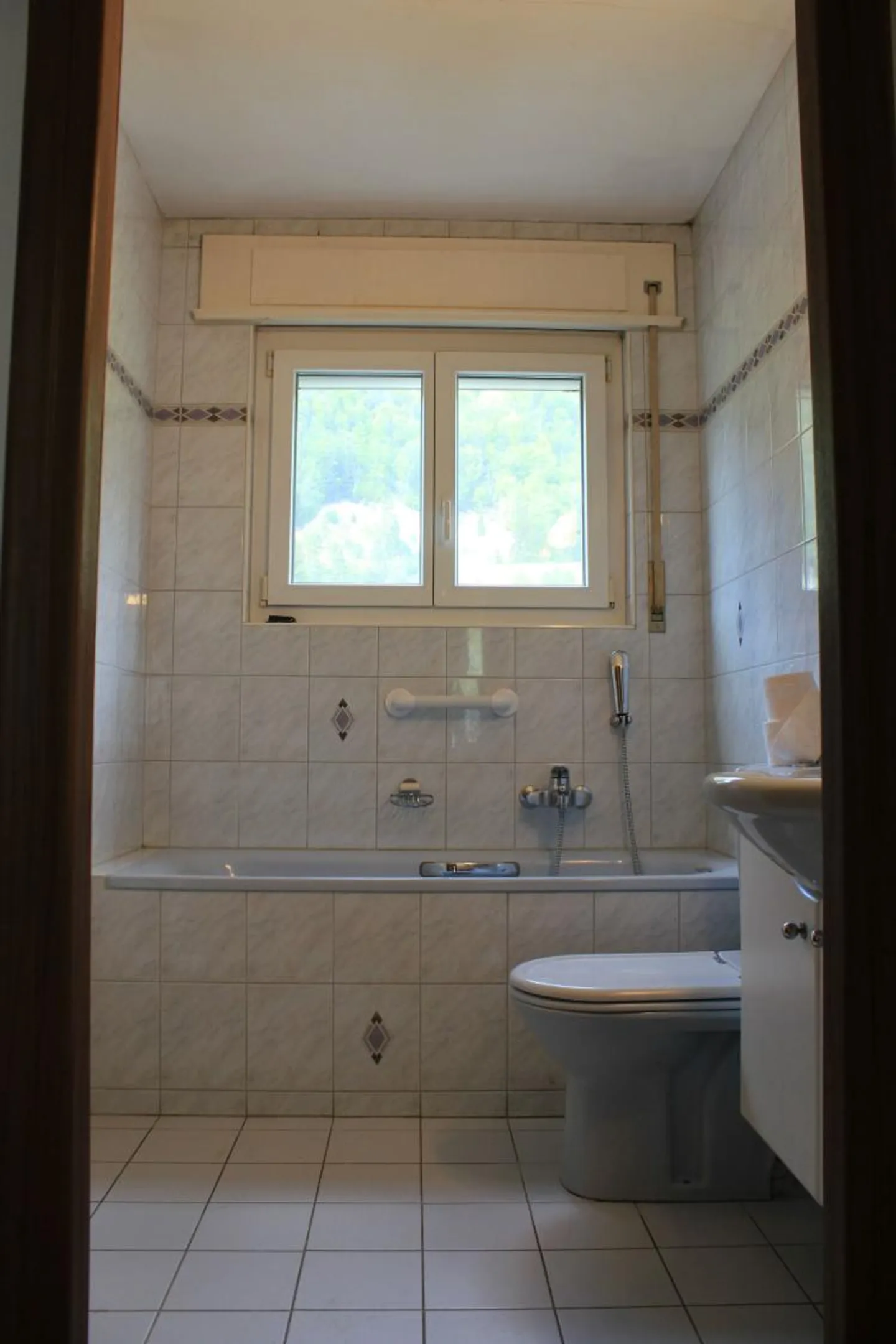 Charming Family Home in Quiet Area - Photo 10 of 17