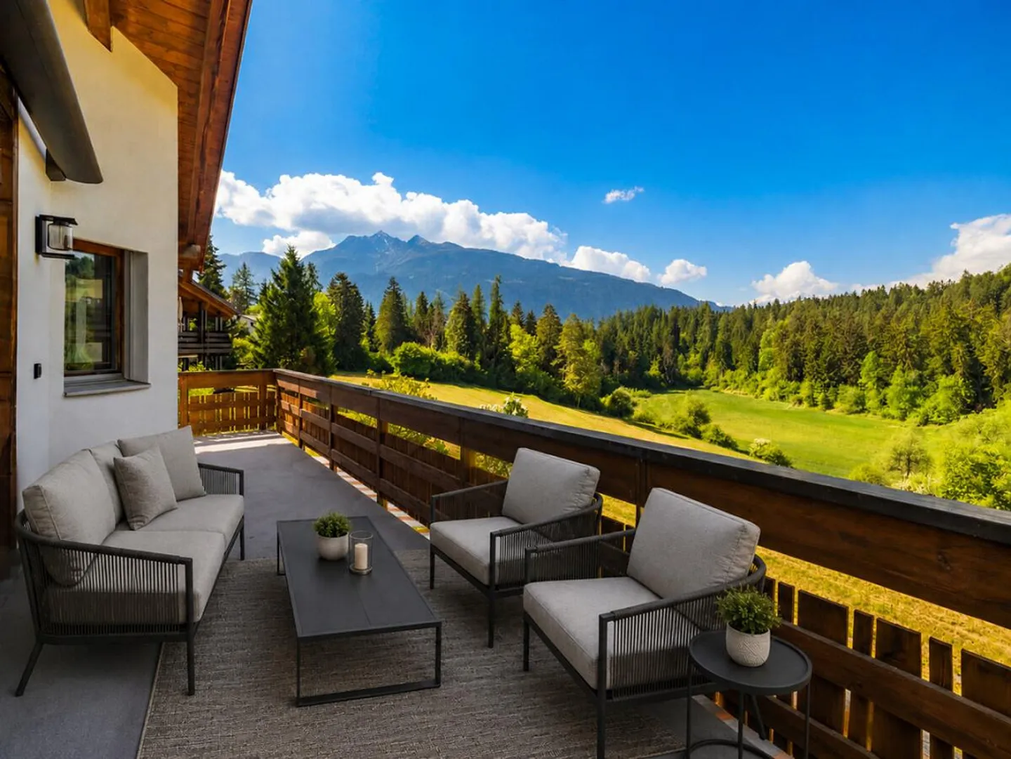 Laax: Alpine Living with View and Atmosphere - Photo 1 of 4