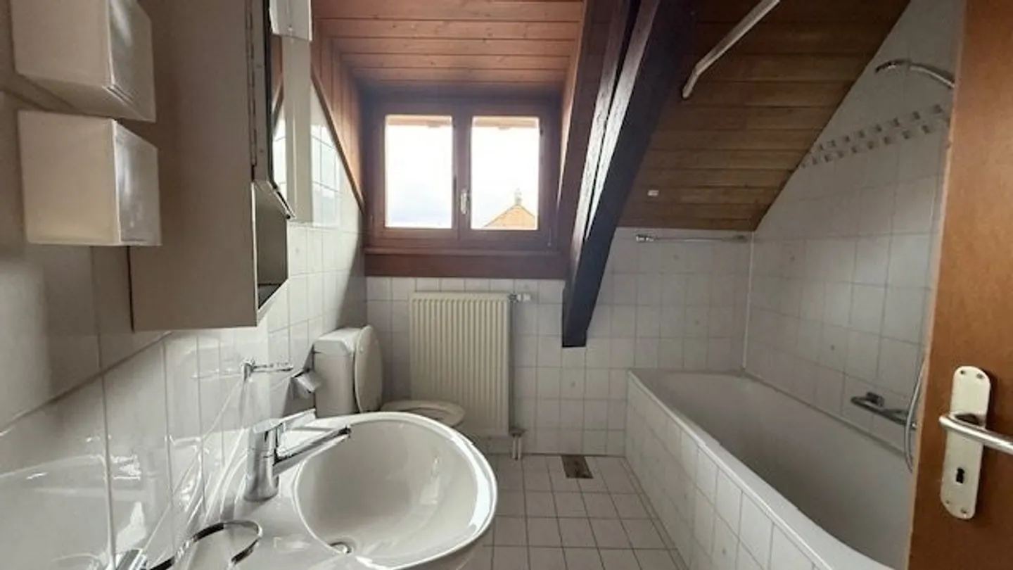 Grand Appartement Confortable dans un Bâtiment Historique au Village - Photo 3 sur 6