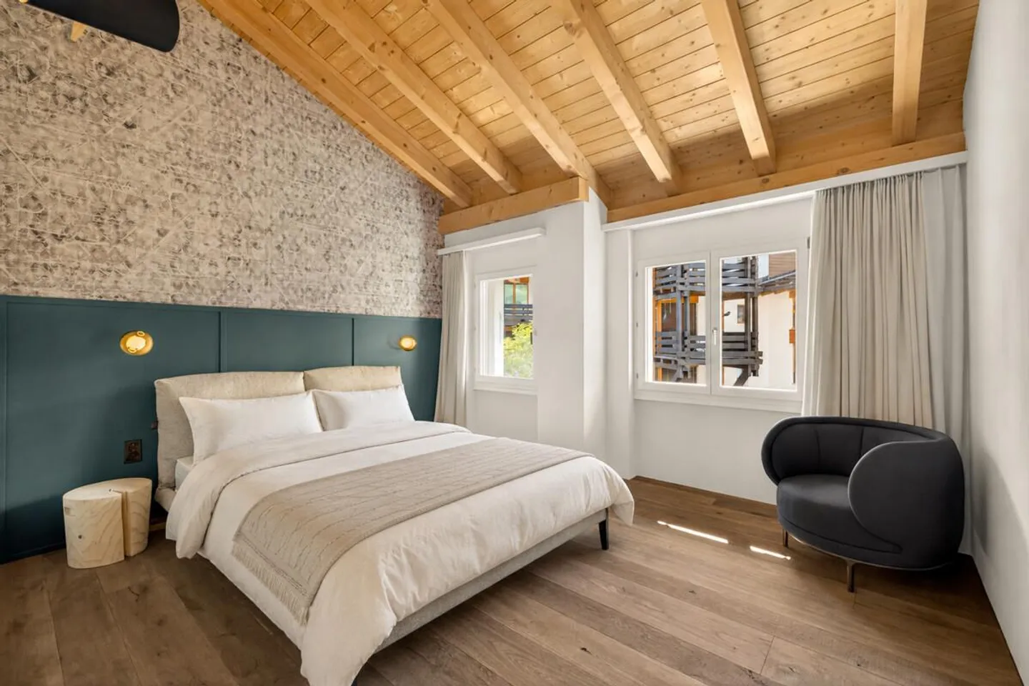 Laax: Alpine Living with View and Atmosphere - Photo 3 of 4