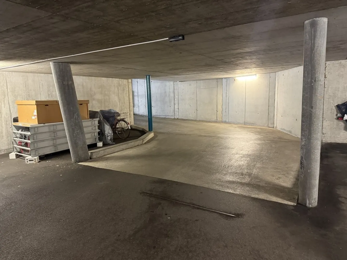 PLACE DE PARKING À LOUER - Photo 3 sur 4