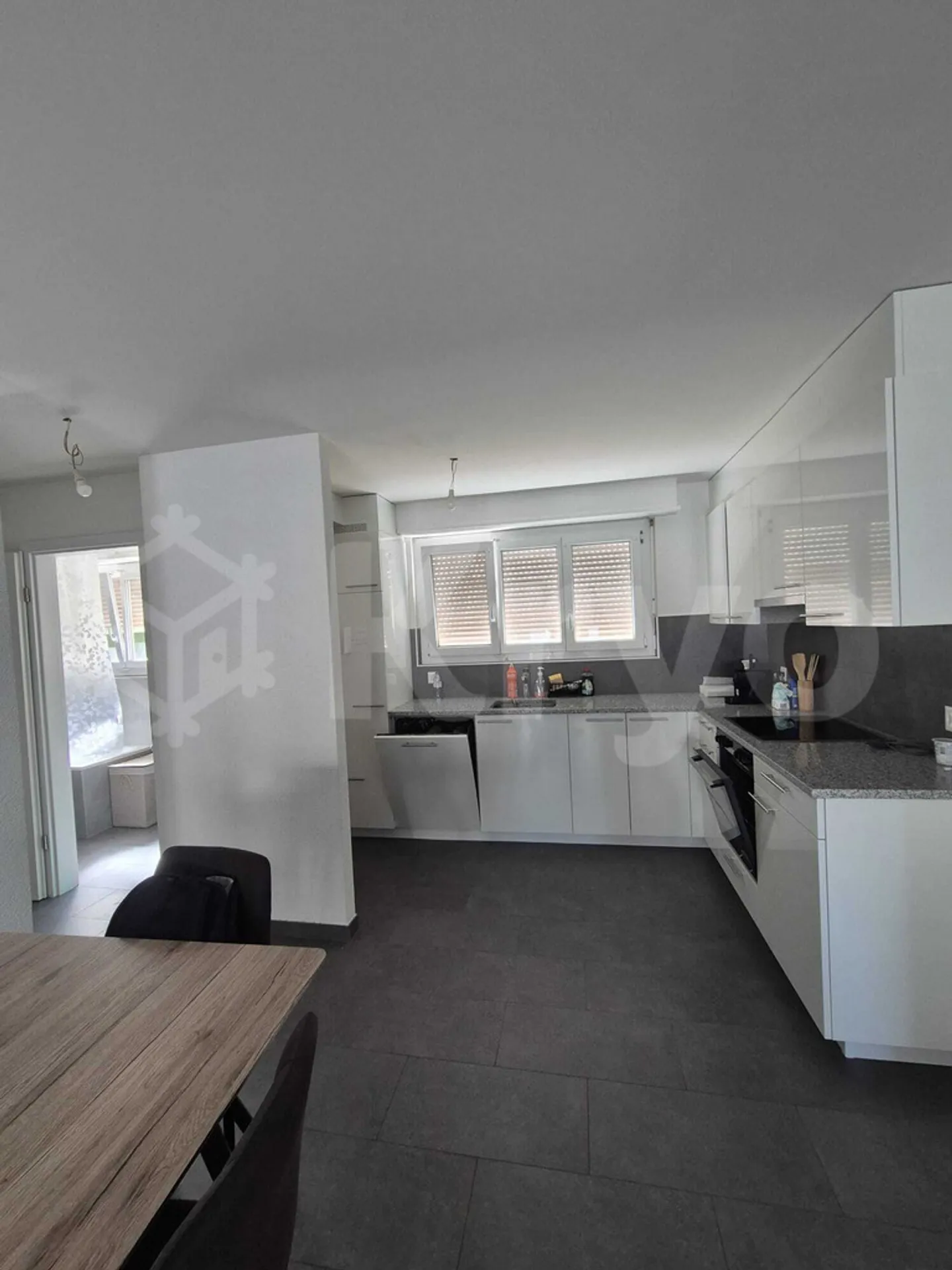 JOLI 3 PIECES MODERNE 1ER ETAGE AVEC ASCENSEUR PROCHE DU LAC  - Foto 1 von 6