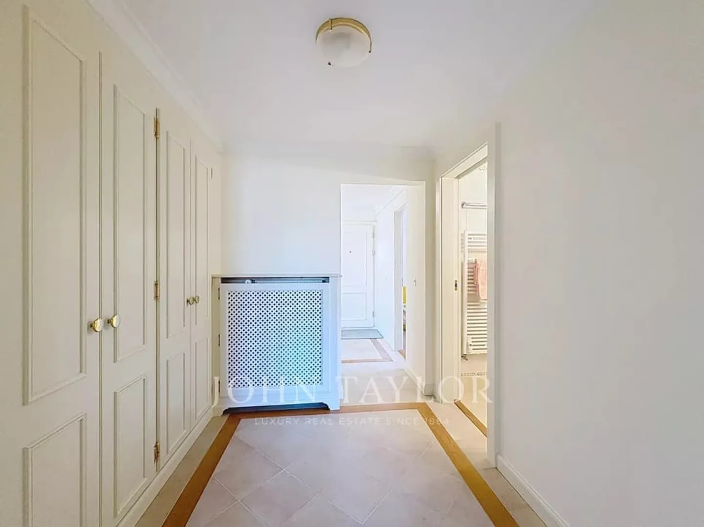 Crans-Montana centro, 4.5 stanze con accesso diretto alle piste, balcone sud e vista - Foto 6 di 11