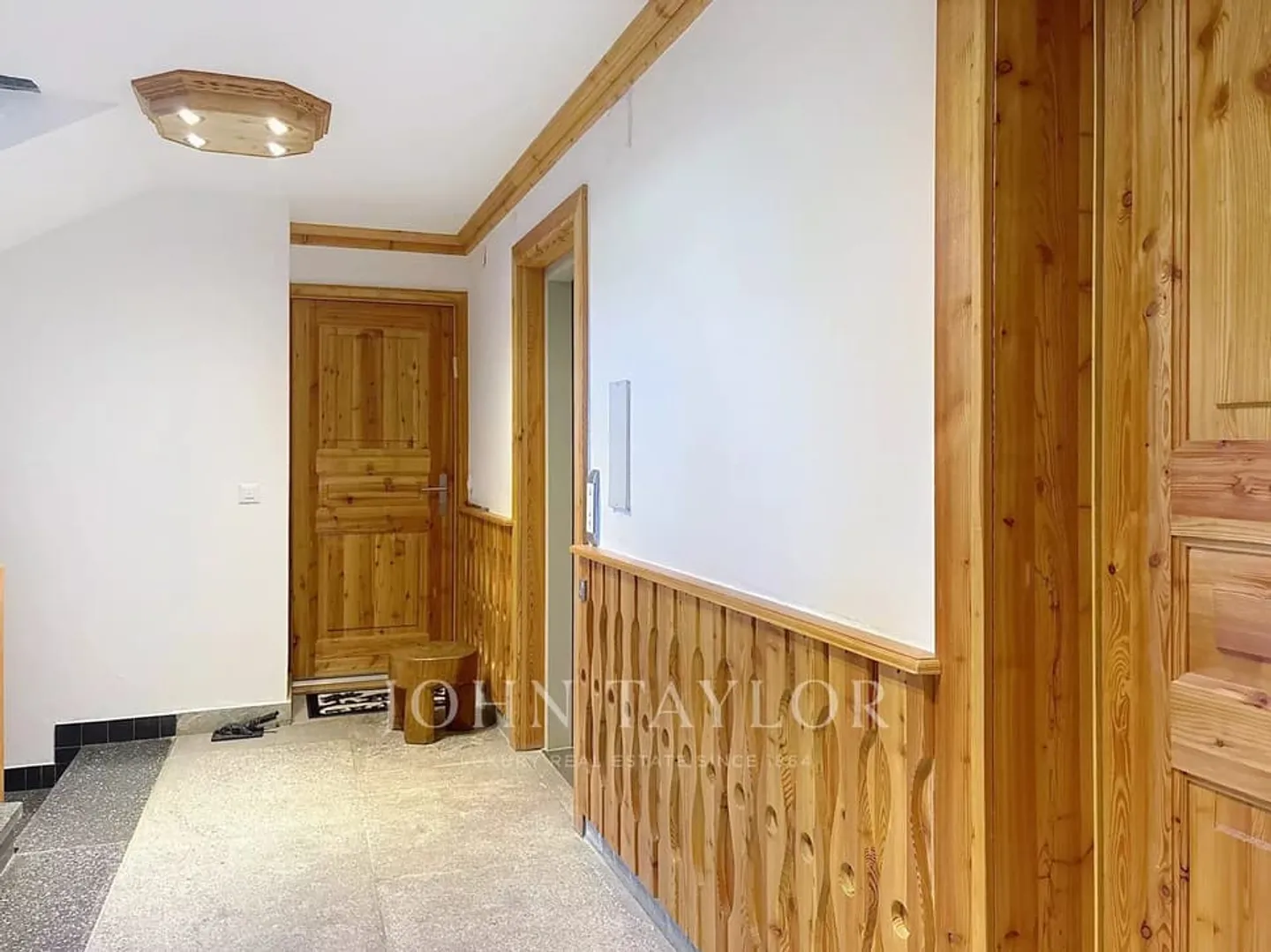 Crans-Montana centro, 4.5 stanze con accesso diretto alle piste, balcone sud e vista - Foto 10 di 11