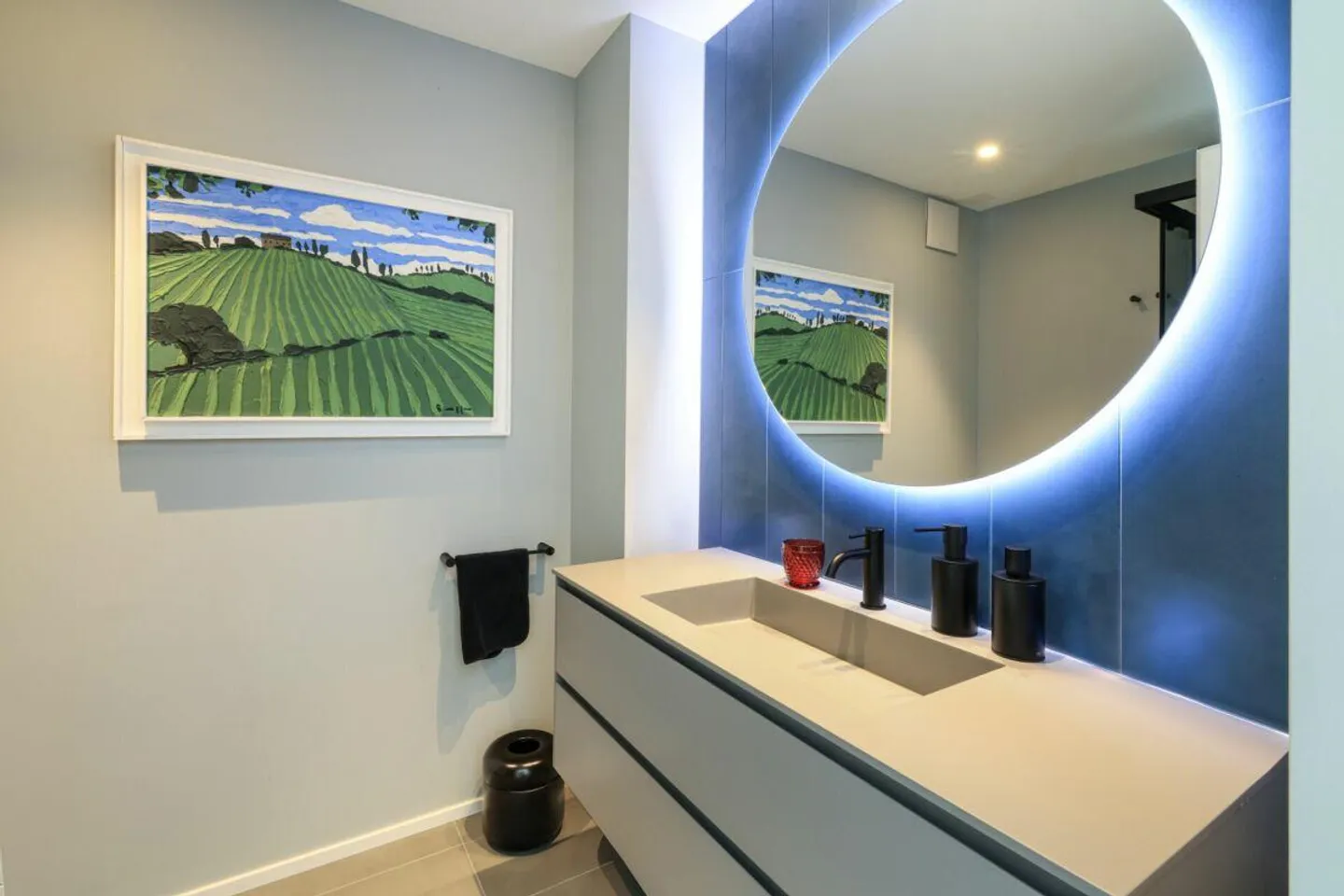 Modern Apartment with Garden - Photo 28 of 30