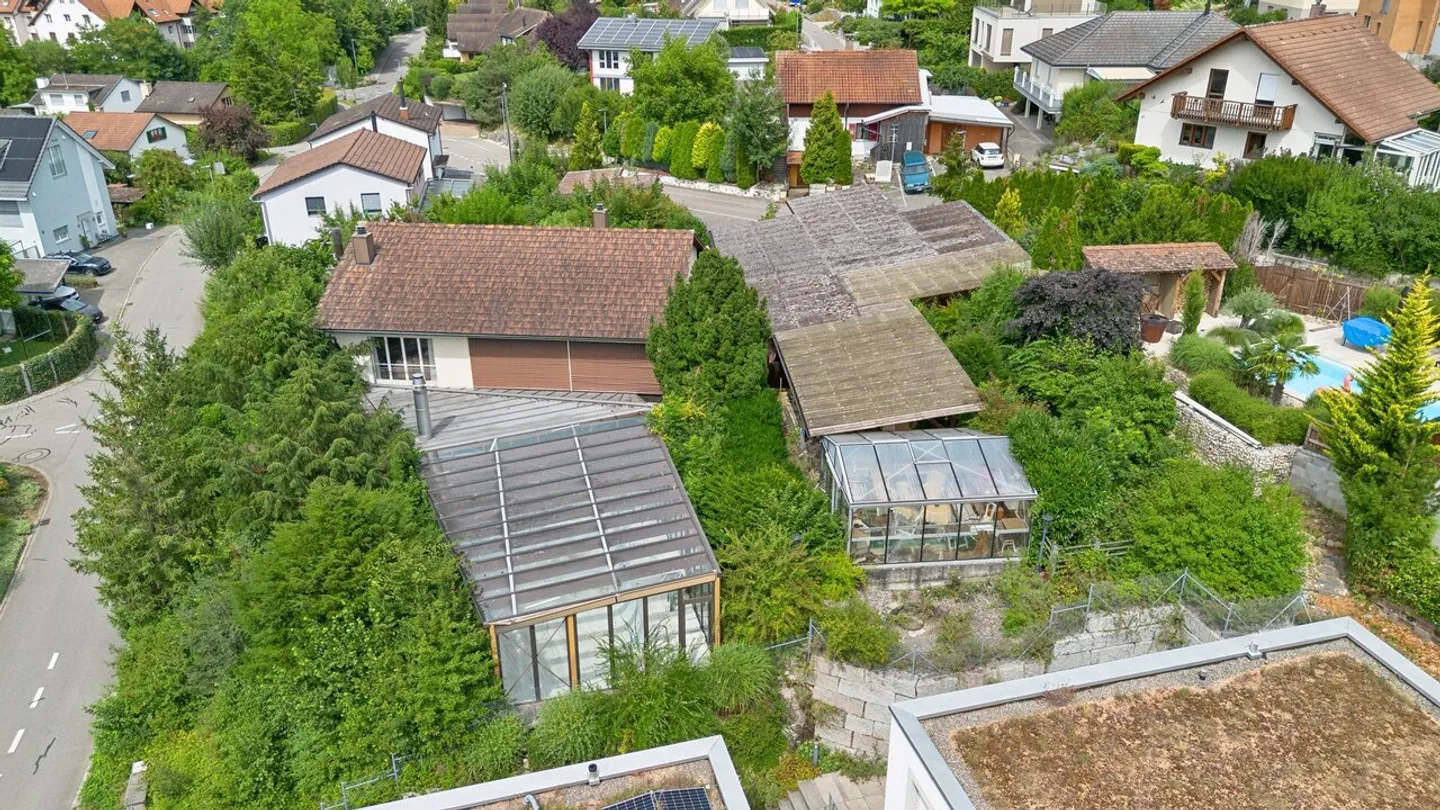 Ristrutturare o Ridefinire - Grande Terreno con Vecchia Proprietà - Foto 1 di 6