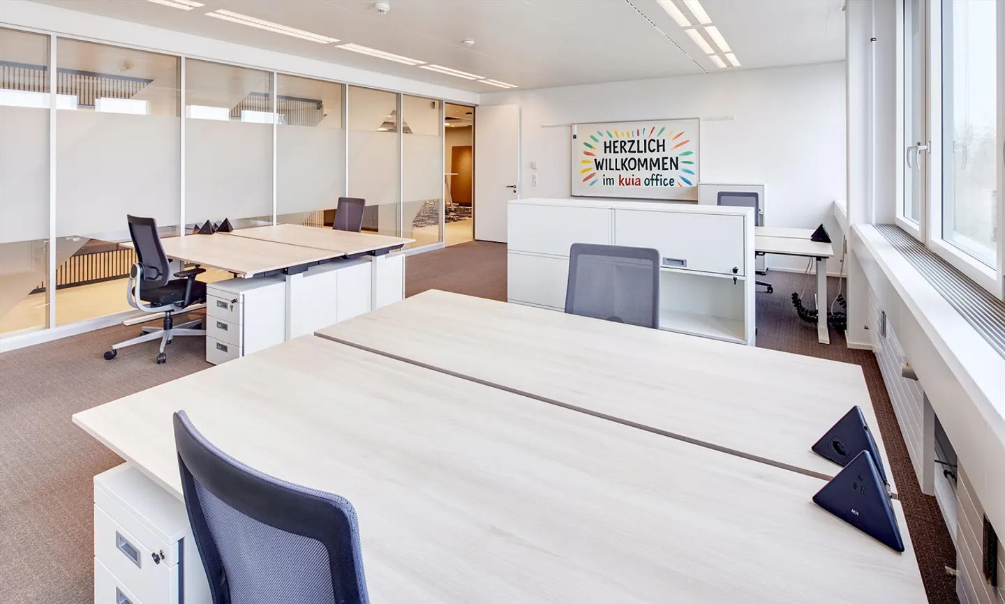 6 furnished workspaces. One office. Many possibilities. - You can... - Photo 3 of 13