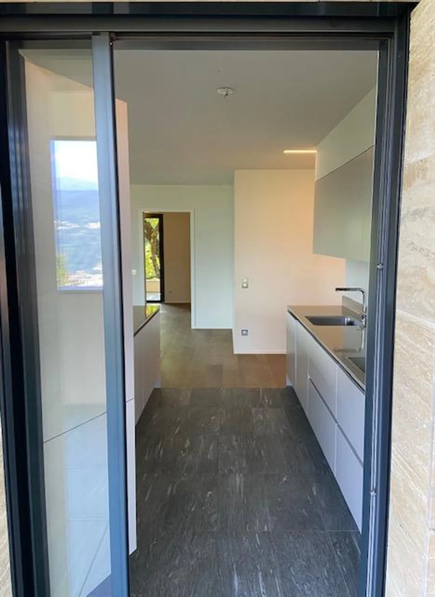 MONTAGNOLA DUE PASSI DA IN ZONA PRIVILEGIATA E TRANQUILLA - Foto 8 di 13