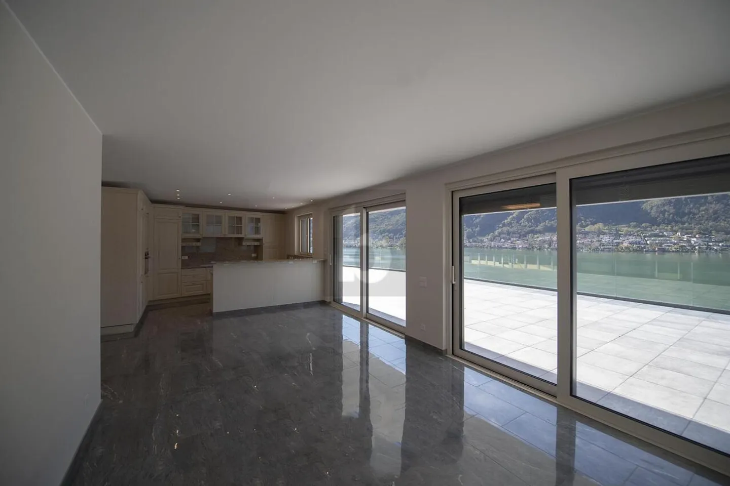 SPACIEUX AVEC JARDIN ET VUE - Photo 4 sur 6