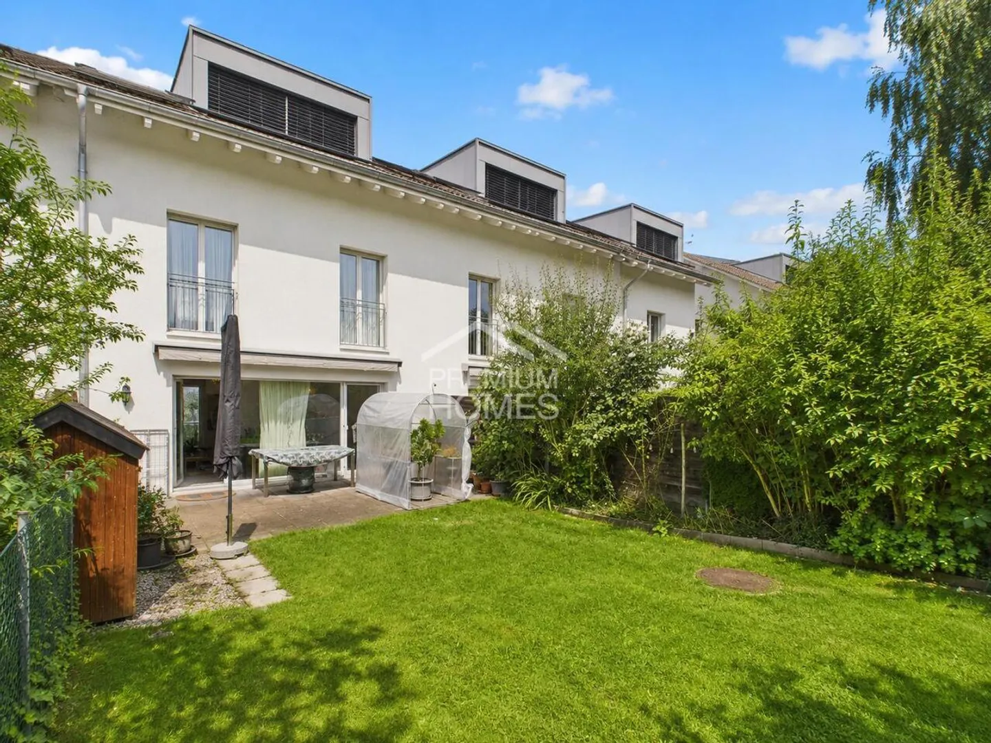 Geräumiges Reihenhaus mit Garten - Foto 1 von 8