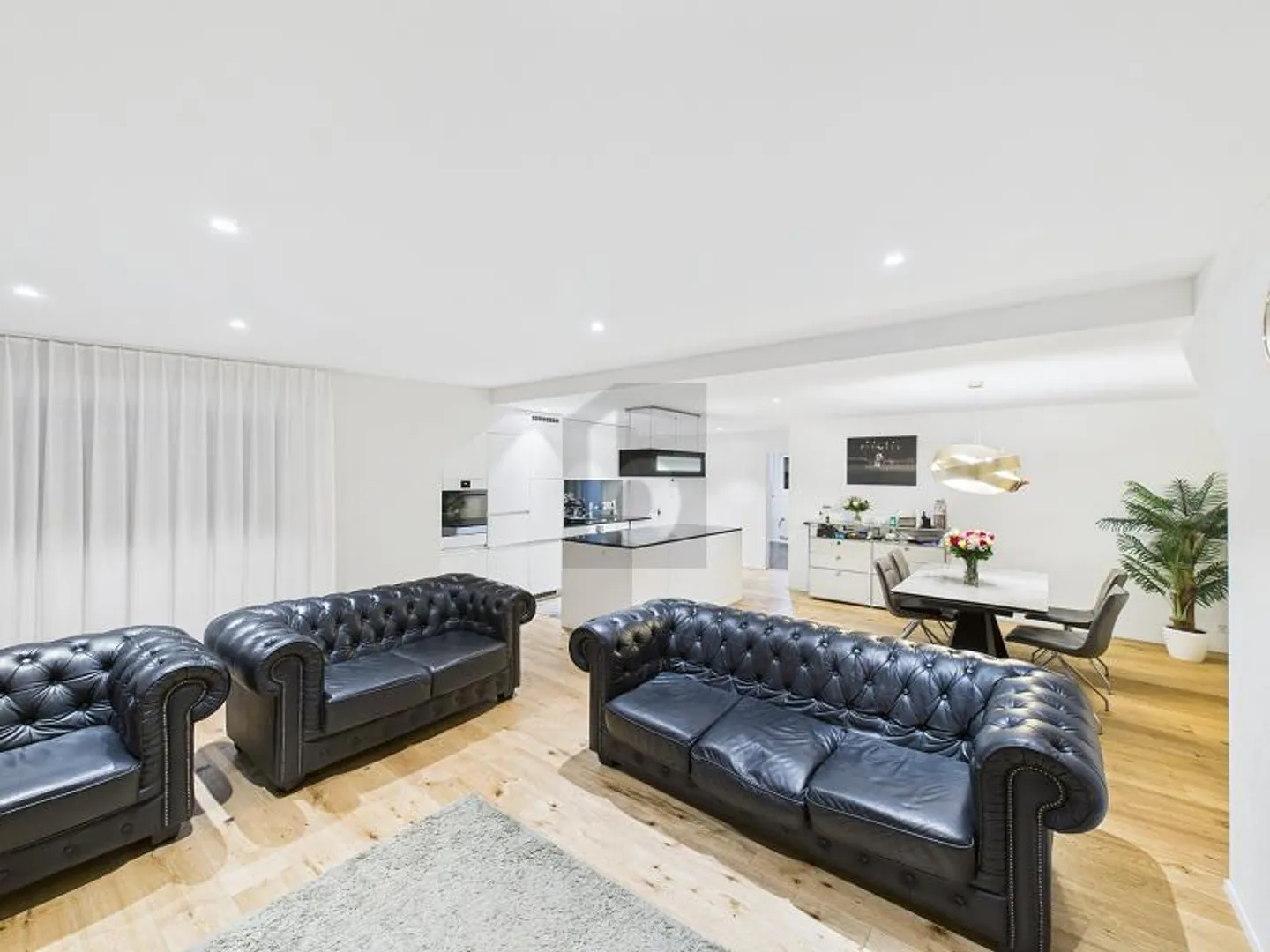 MODERN, QUIET AND FAMILY FRIENDLY - Photo 3 of 6