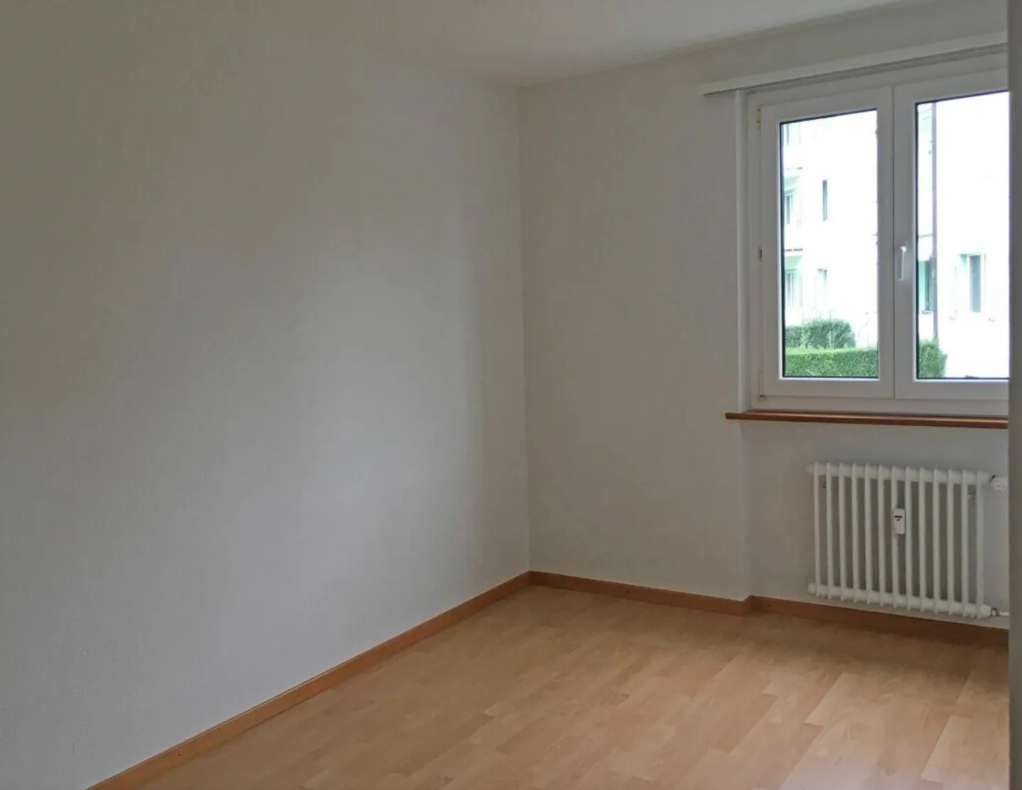 Appartamento luminoso con balcone e area giardino privata - Foto 9 di 13