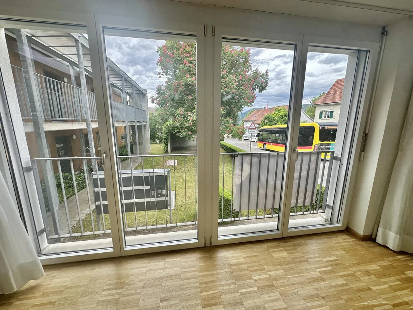 Espace commercial / de pratique lumineux de 78 m² dans le meilleur emplacement à Pfeffingen - Photo 4 sur 7